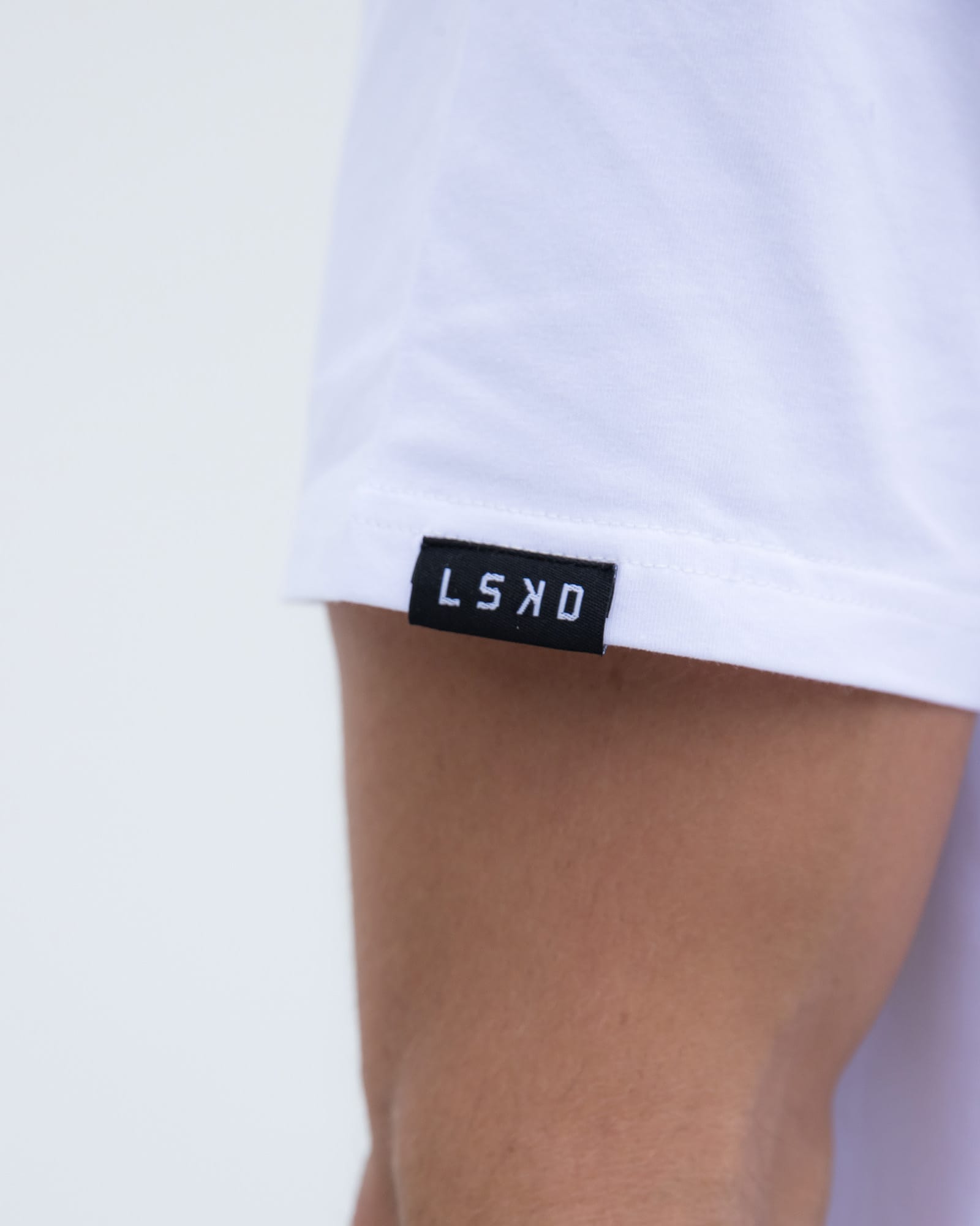 Model wearing Easy Tee Oversize - White