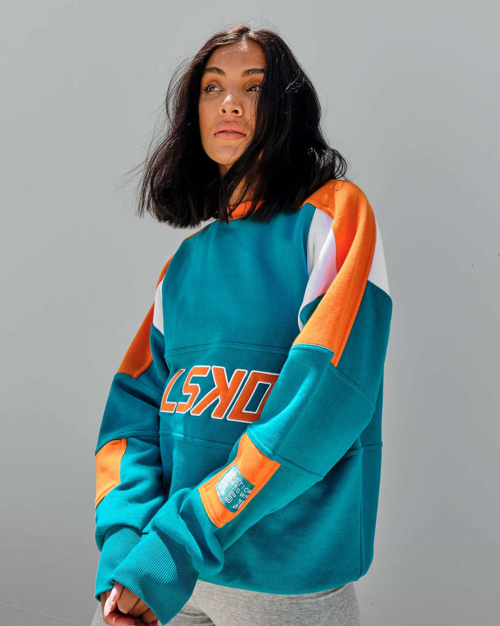 Model wearing Unisex Slam Sweater Oversize - Teal Orange