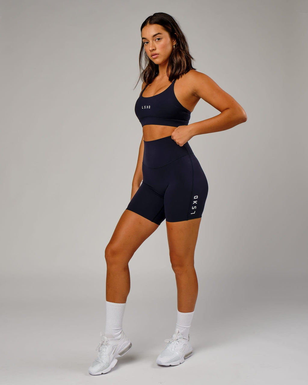 Model wearing Elixir Mid Short Tight - Navy