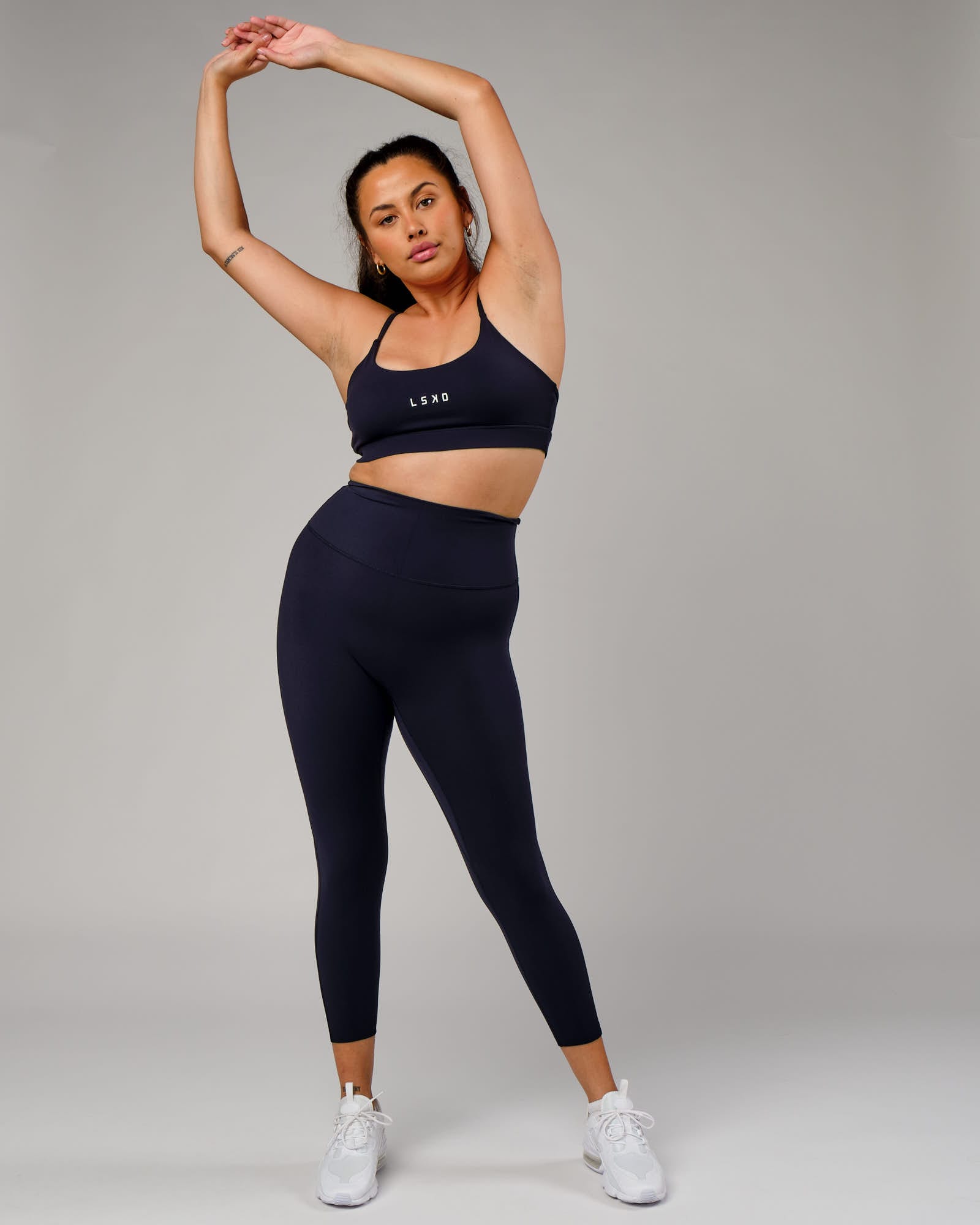 Model wearing Elixir 7/8 Length Tight - Navy