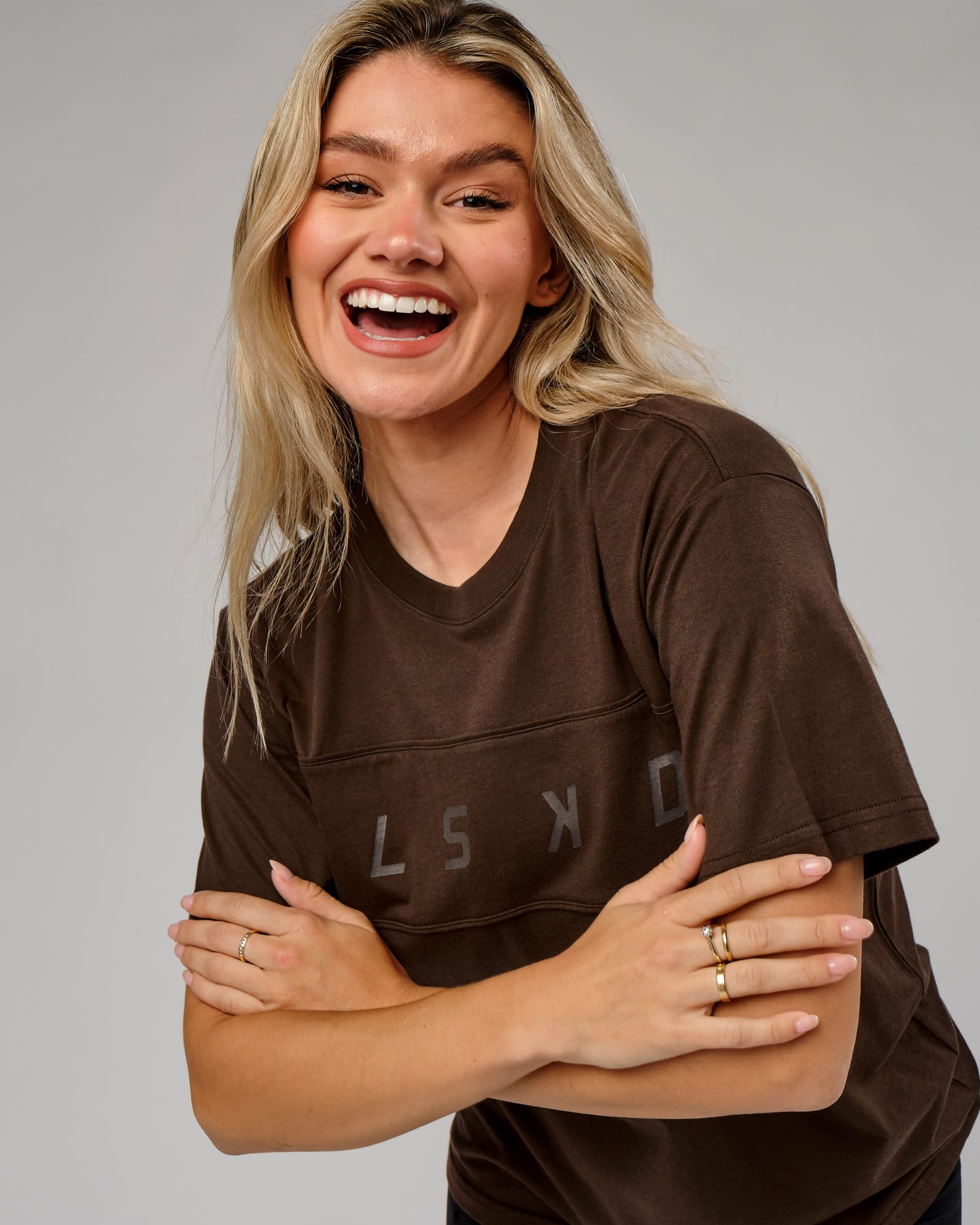 Model wearing Ascent Tee - Walnut