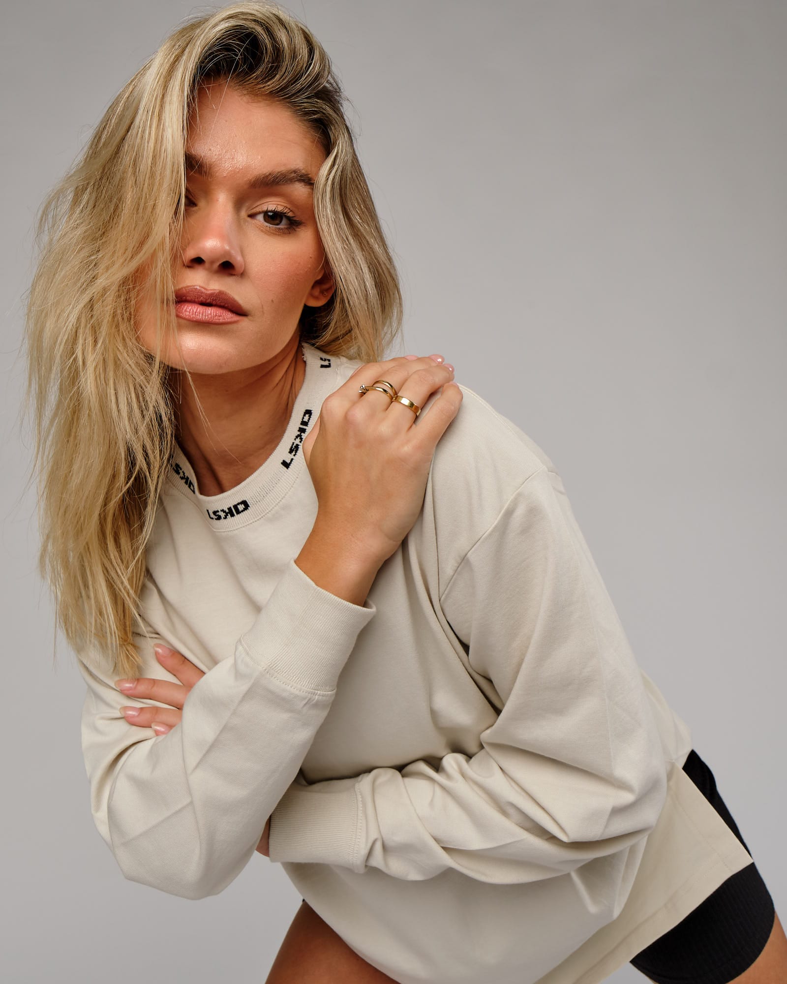 Model wearing Unisex Laps LS Tee Oversize - Bone