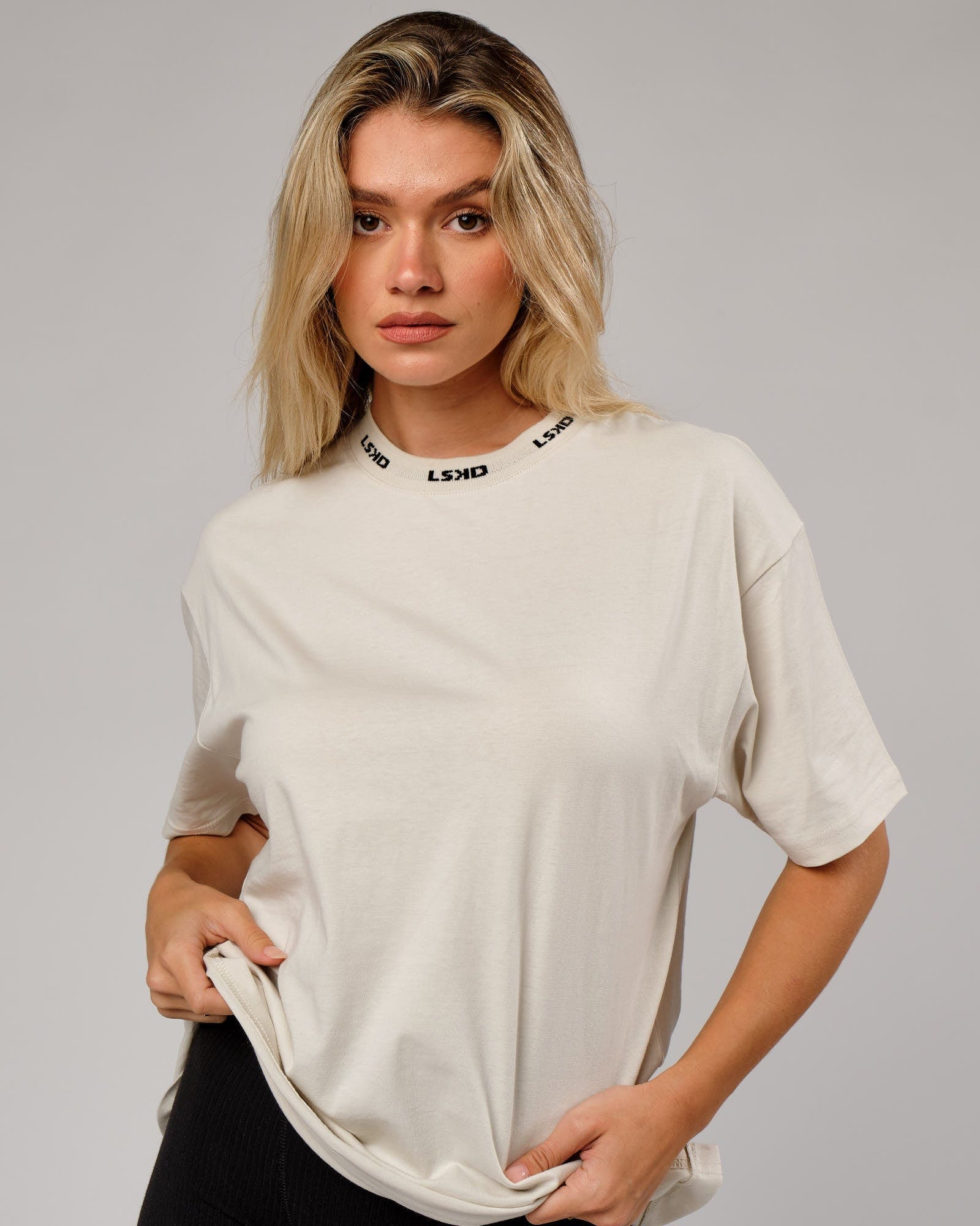 Model wearing Unisex Laps Tee Oversize - Bone