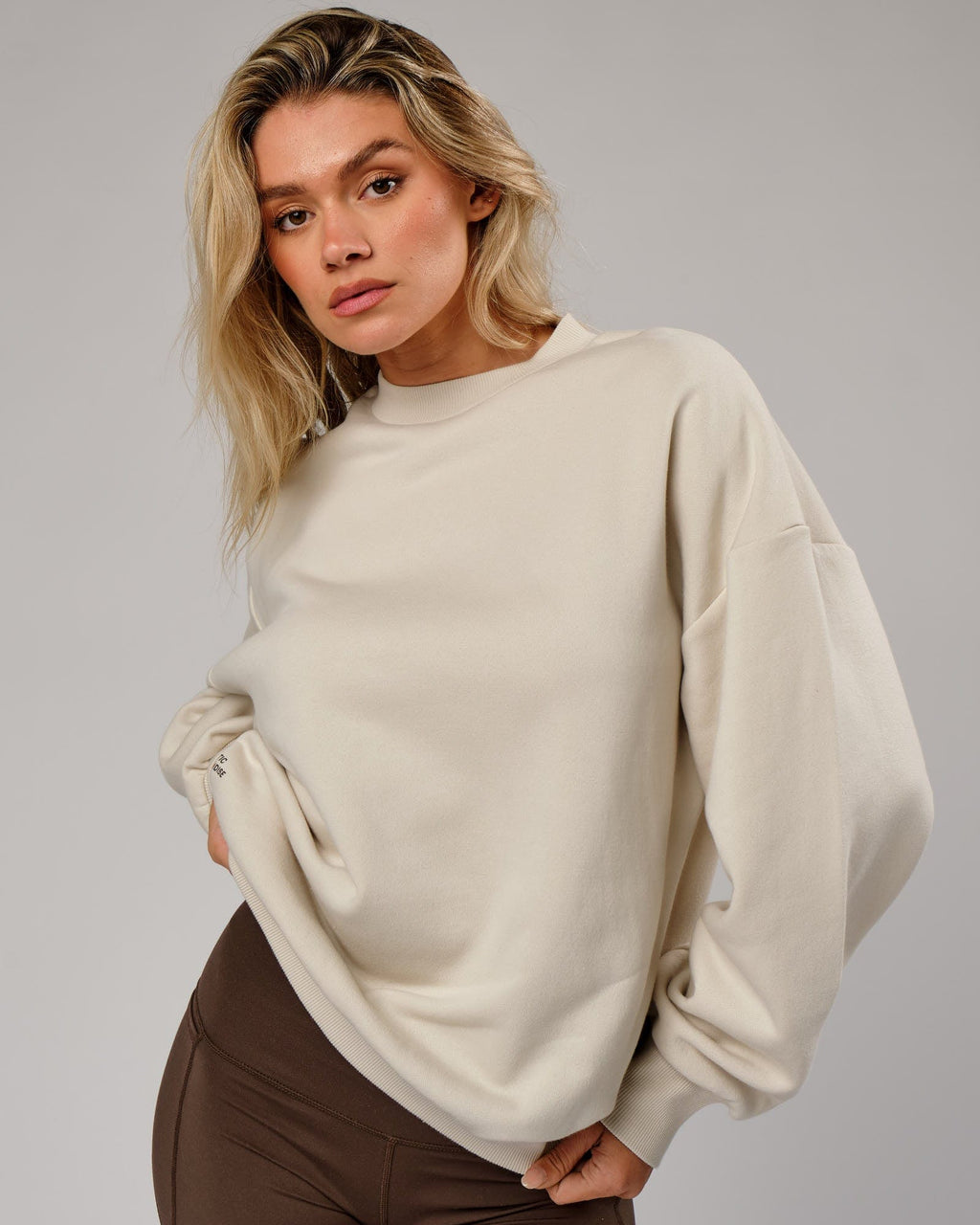Model wearing Unisex OGTC Sweater Oversize - Bone