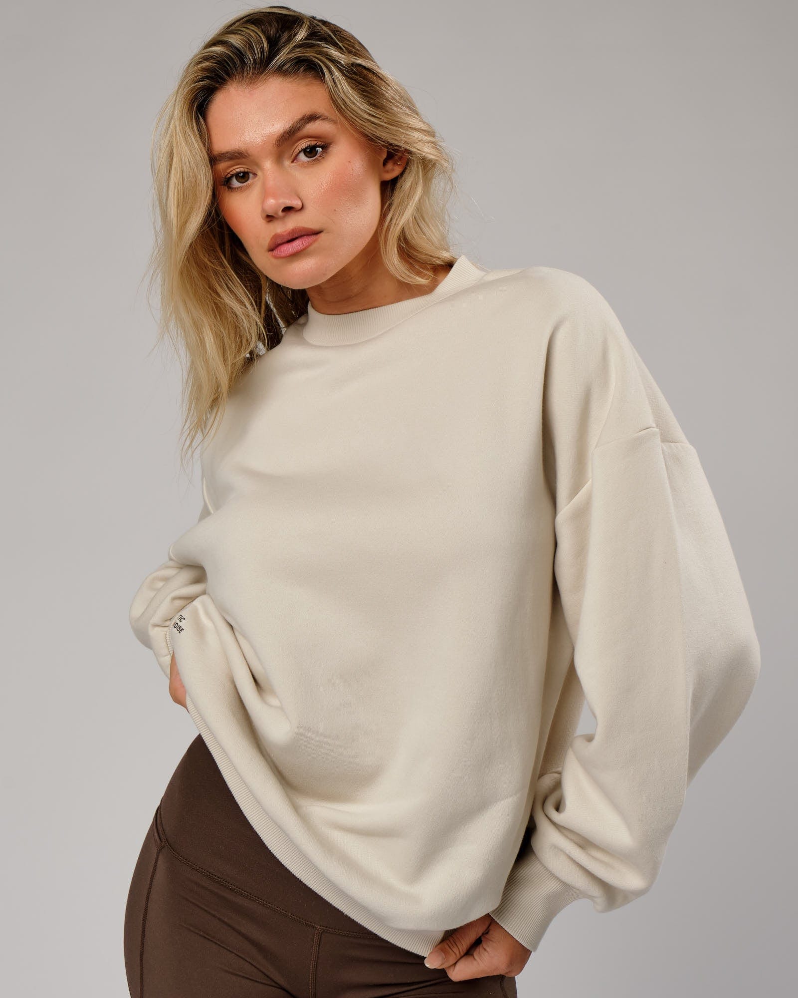 Model wearing Unisex OGTC Sweater Oversize - Bone