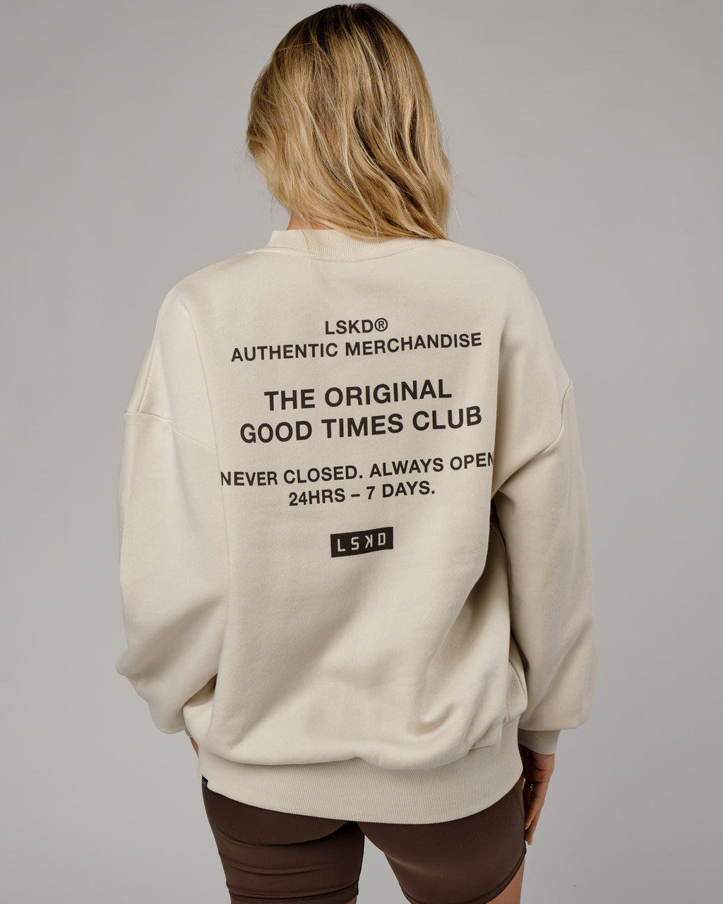 Model wearing Unisex OGTC Sweater Oversize - Bone