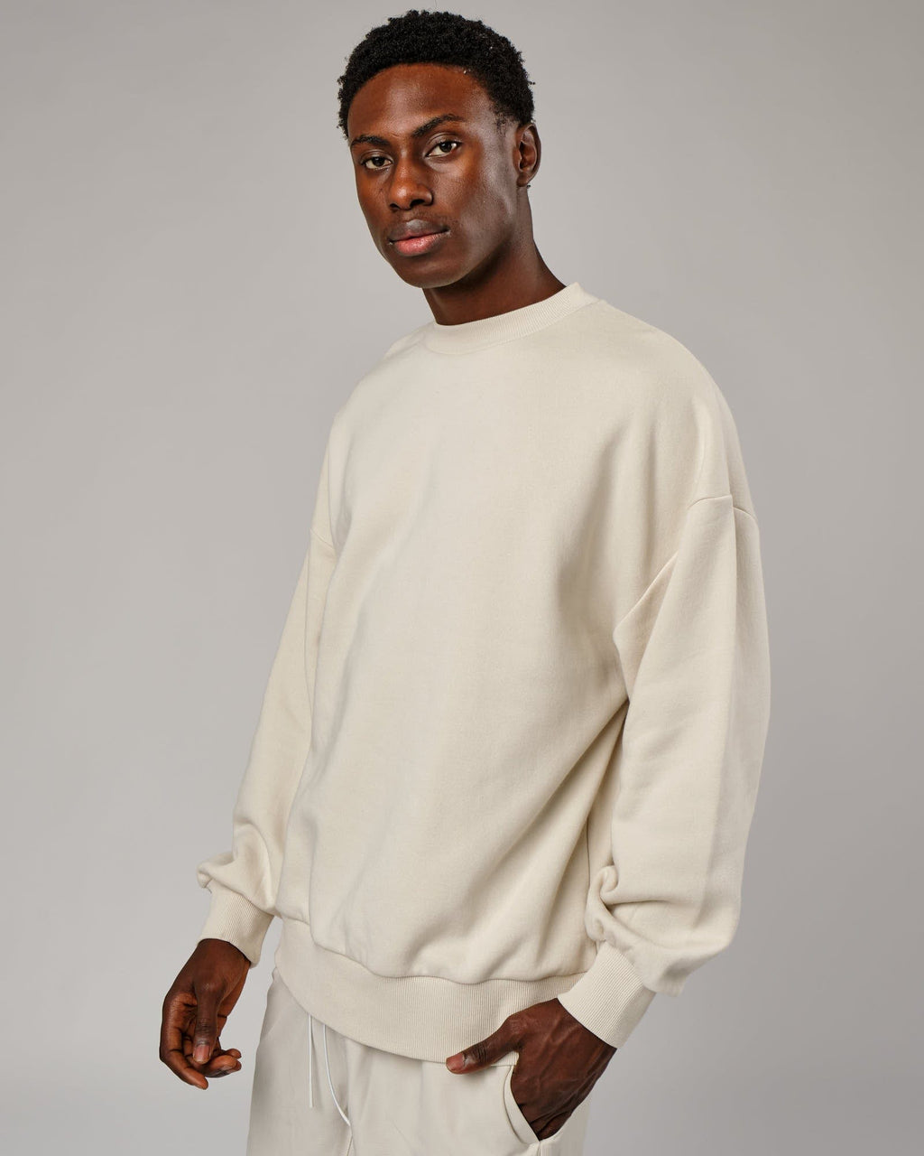 Model wearing OGTC Sweater Oversize - Bone