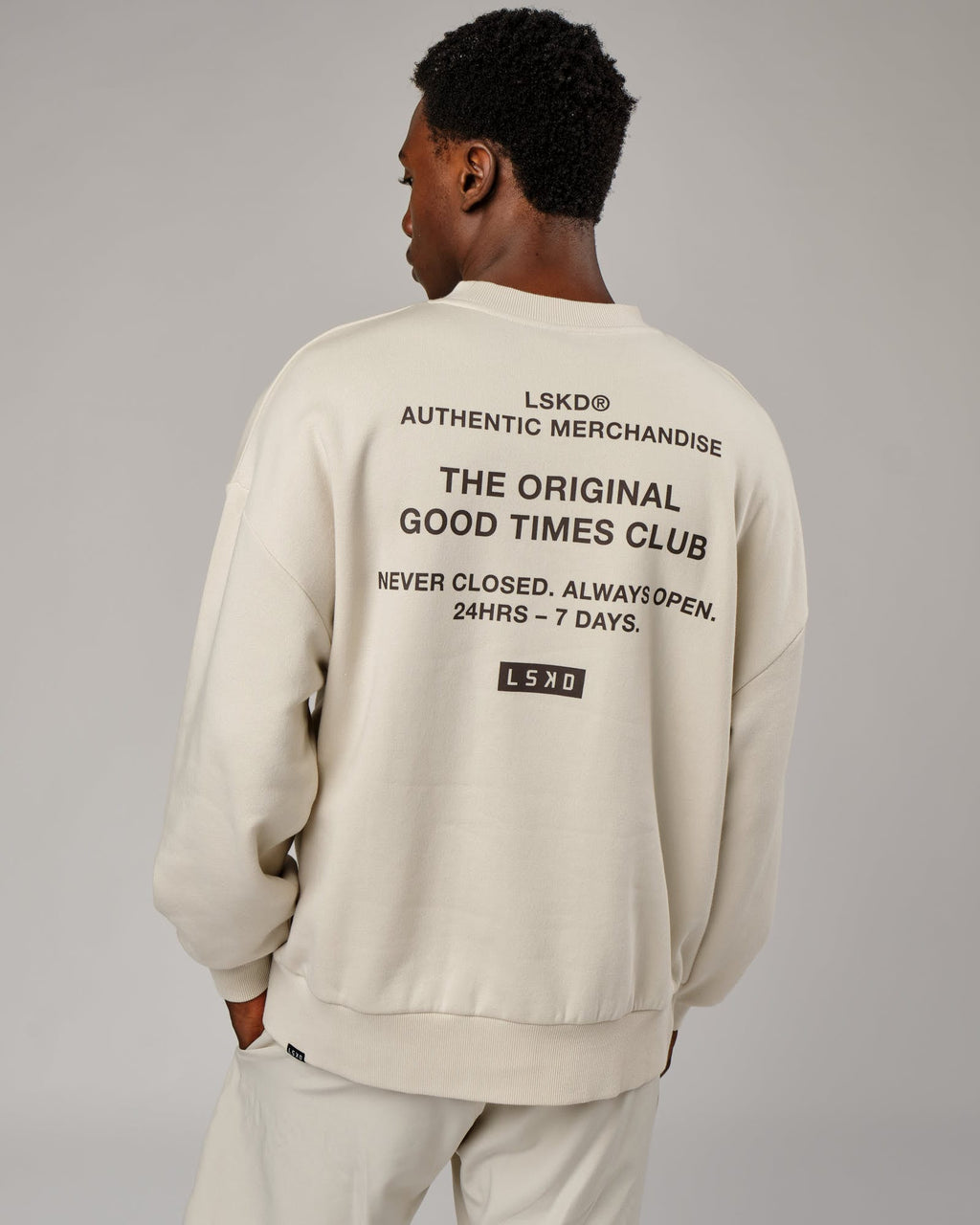 Model wearing OGTC Sweater Oversize - Bone