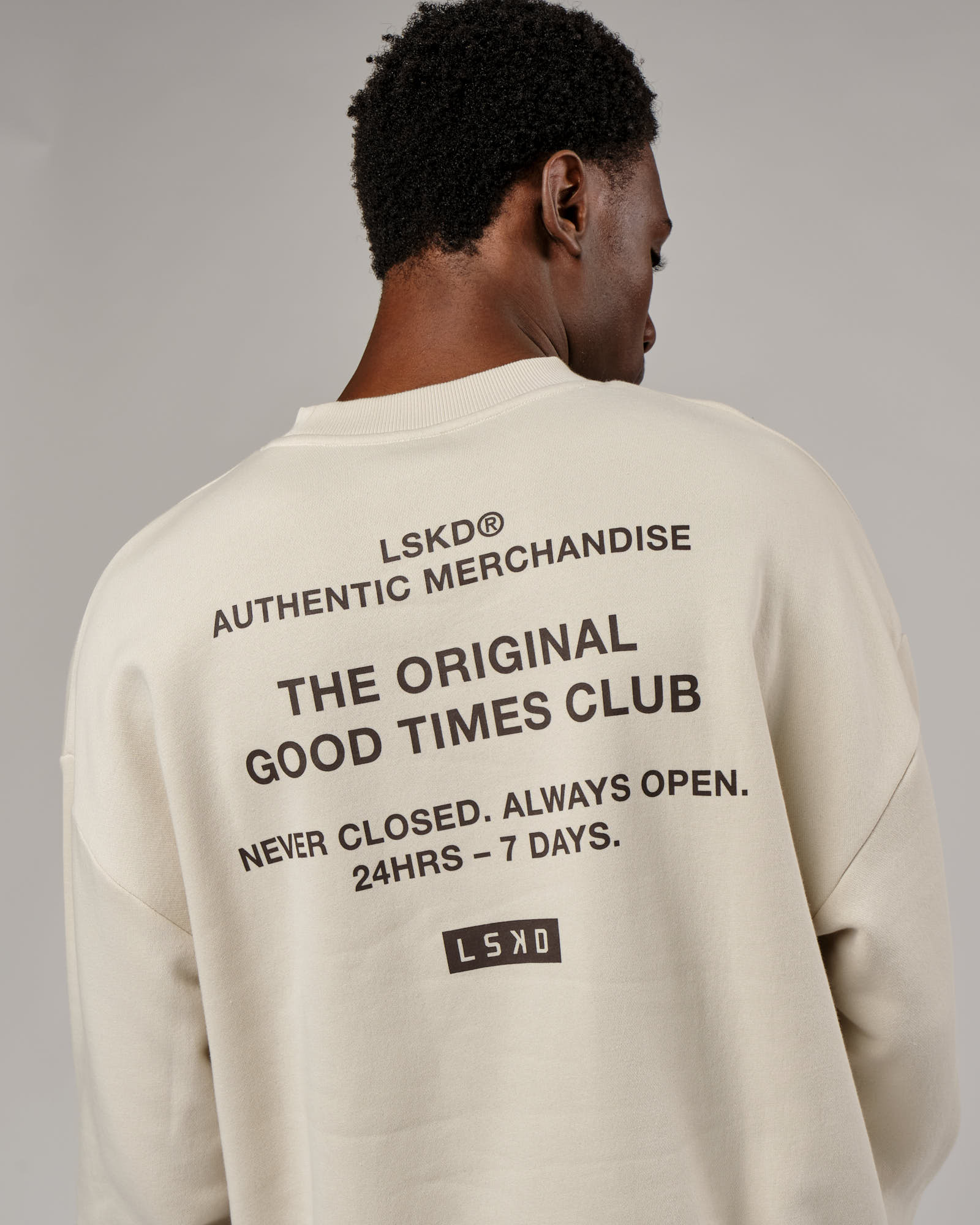 Model wearing OGTC Sweater Oversize - Bone