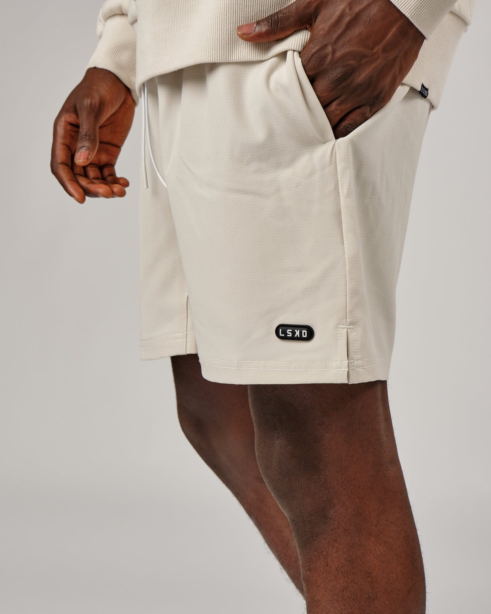 Model wearing Capsule 7" Performance Short - Bone
