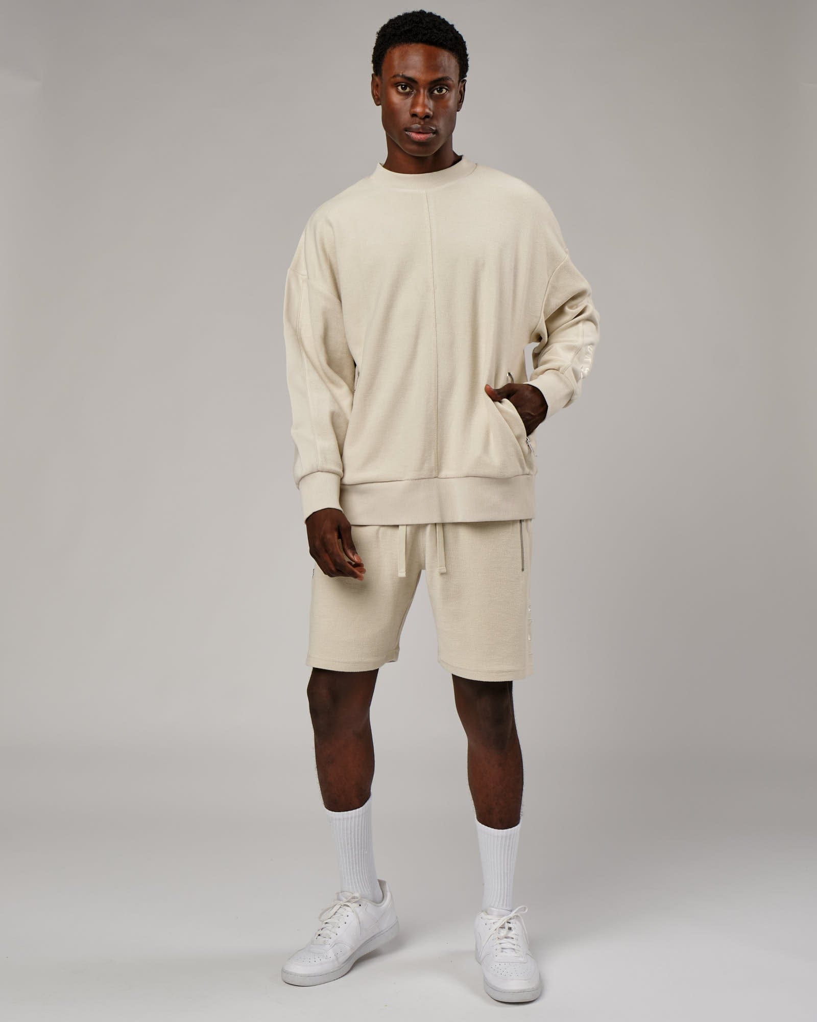 Model wearing Therma Sweater Oversize - Bone