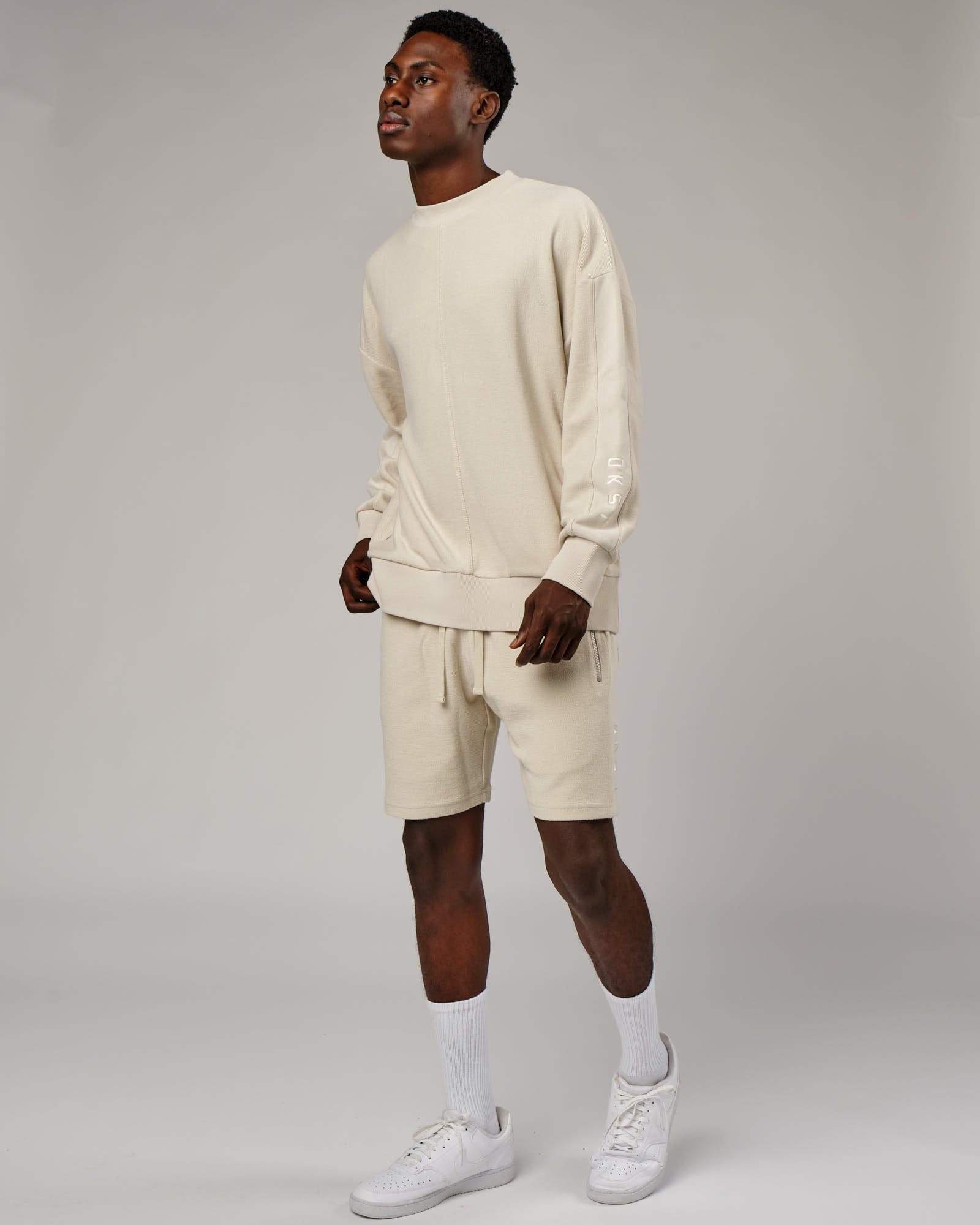 Model wearing Therma Sweater Oversize - Bone