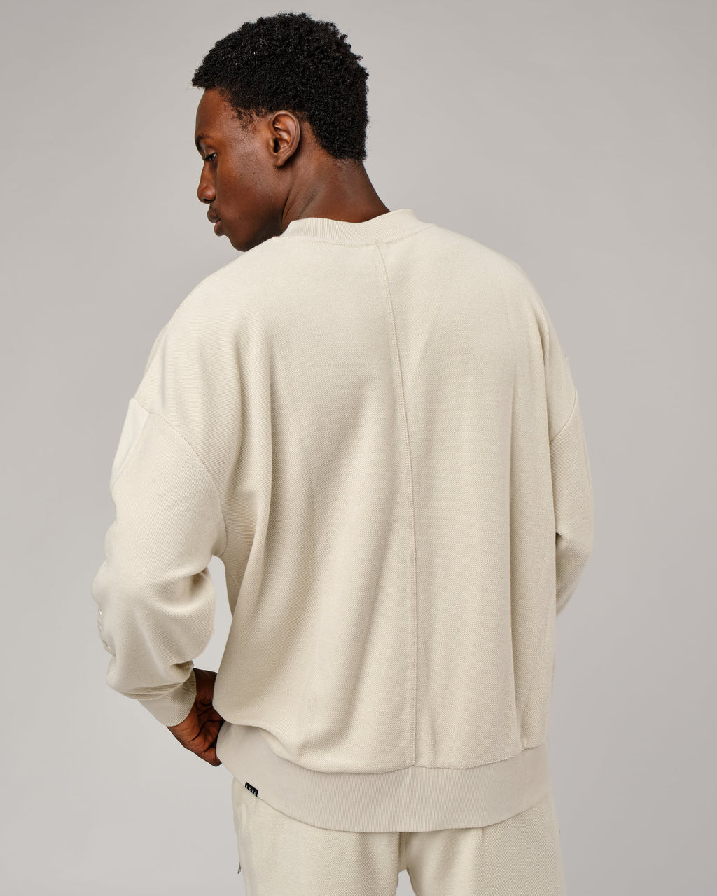 Model wearing Therma Sweater Oversize - Bone