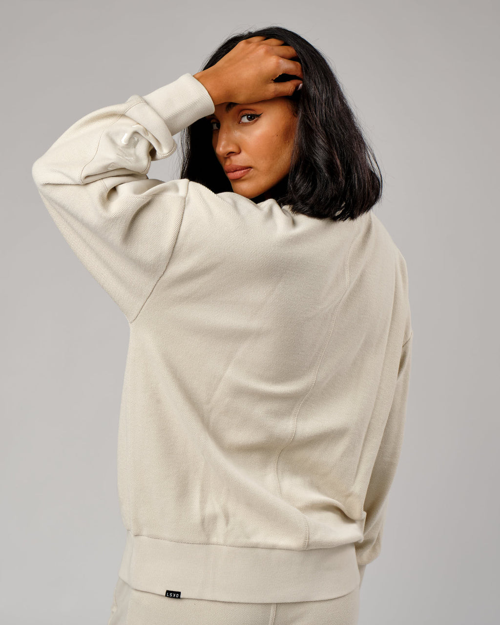 Model wearing Unisex Therma Sweater Oversize - Bone