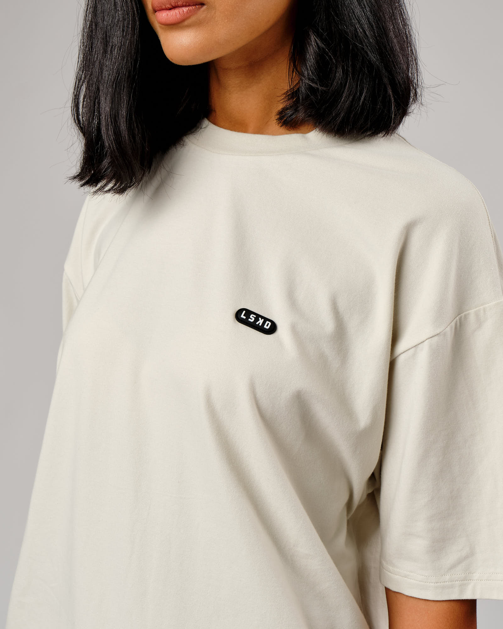 Model wearing Unisex Capsule Tee Oversize - Bone
