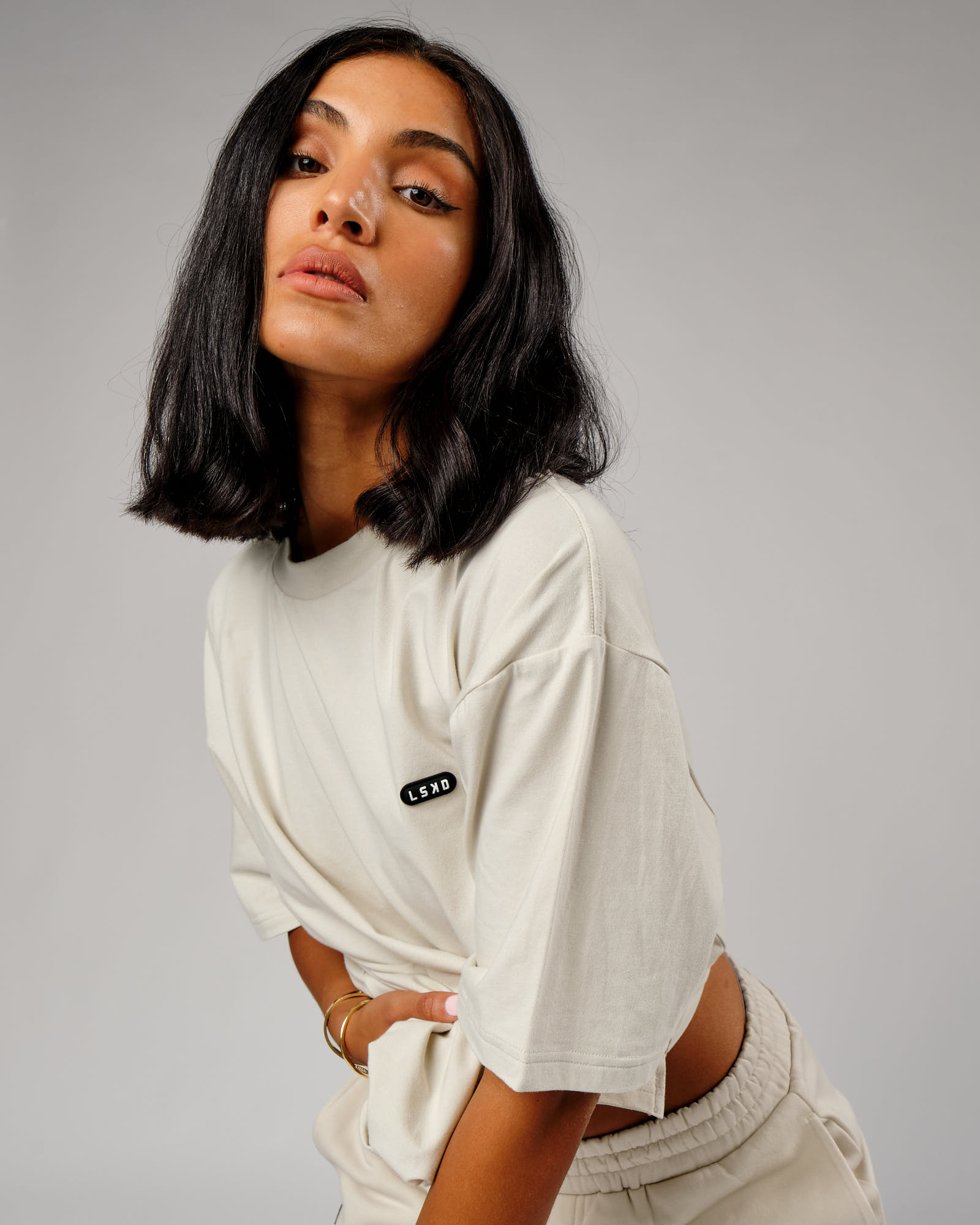 Model wearing Unisex Capsule Tee Oversize - Bone