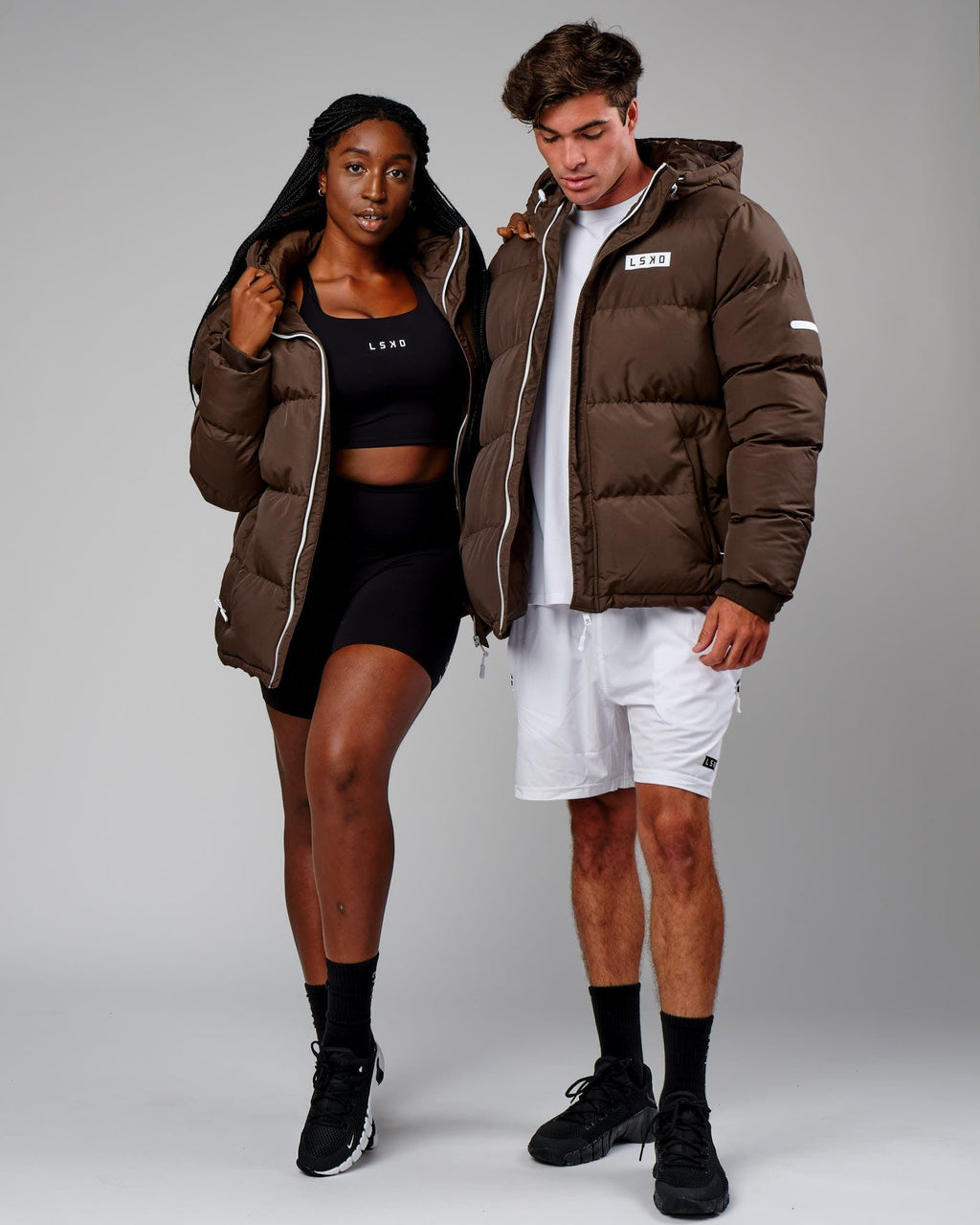 Model wearing Unisex Roasted Puffer Jacket Oversize 22 - Walnut