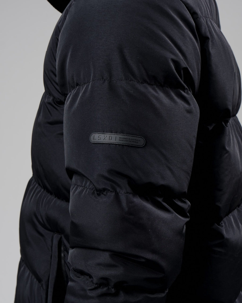 Model wearing Unisex Roasted Puffer Jacket Oversize 22 - Black