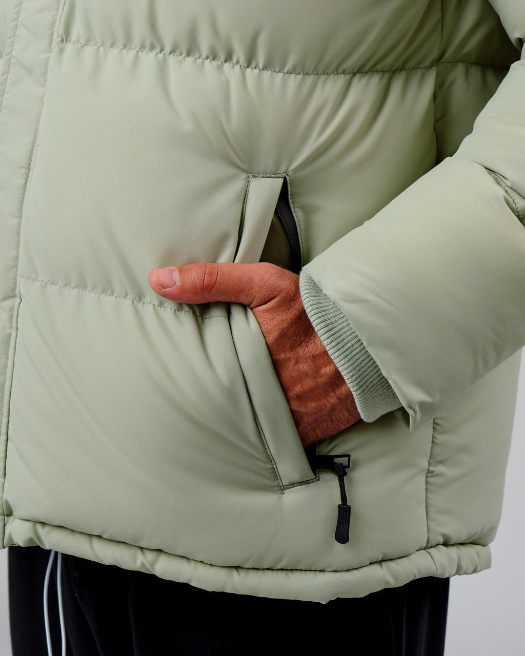 Model wearing Roasted Puffer Jacket Oversize 22 - Desert Sage