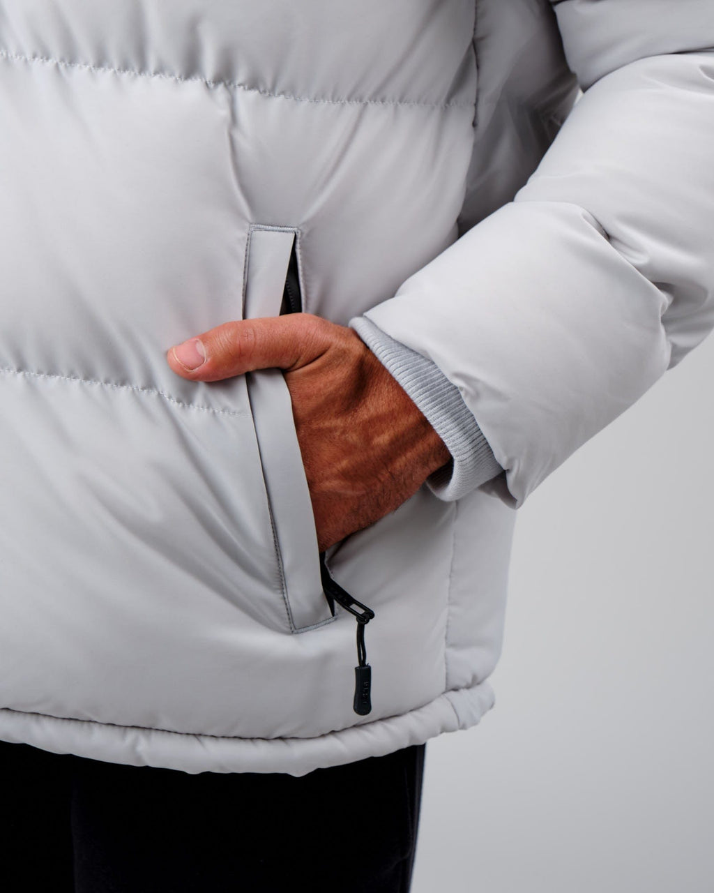 Model wearing Roasted Puffer Jacket Oversize 22 - Cloud