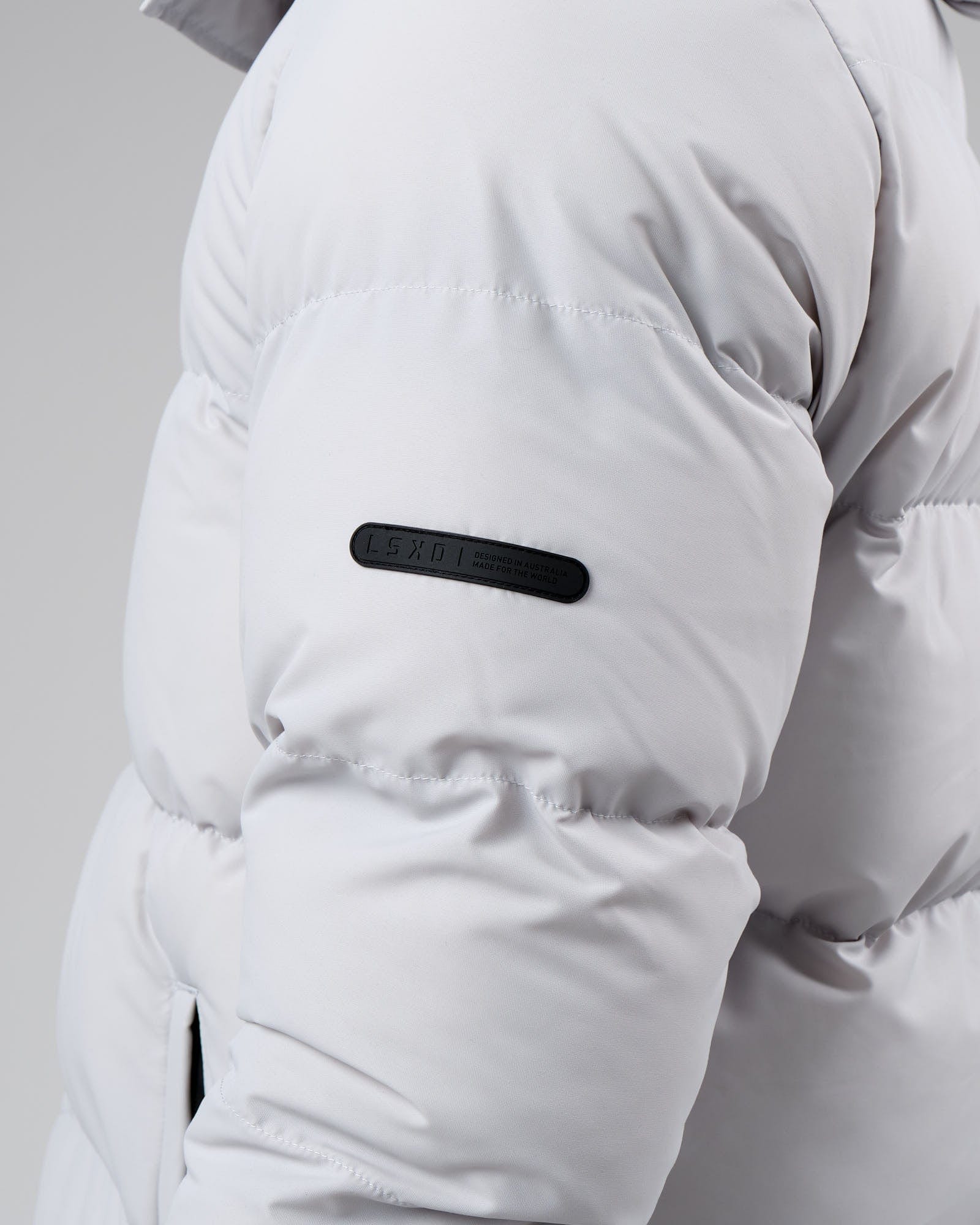 Model wearing Roasted Puffer Jacket Oversize 22 - Cloud