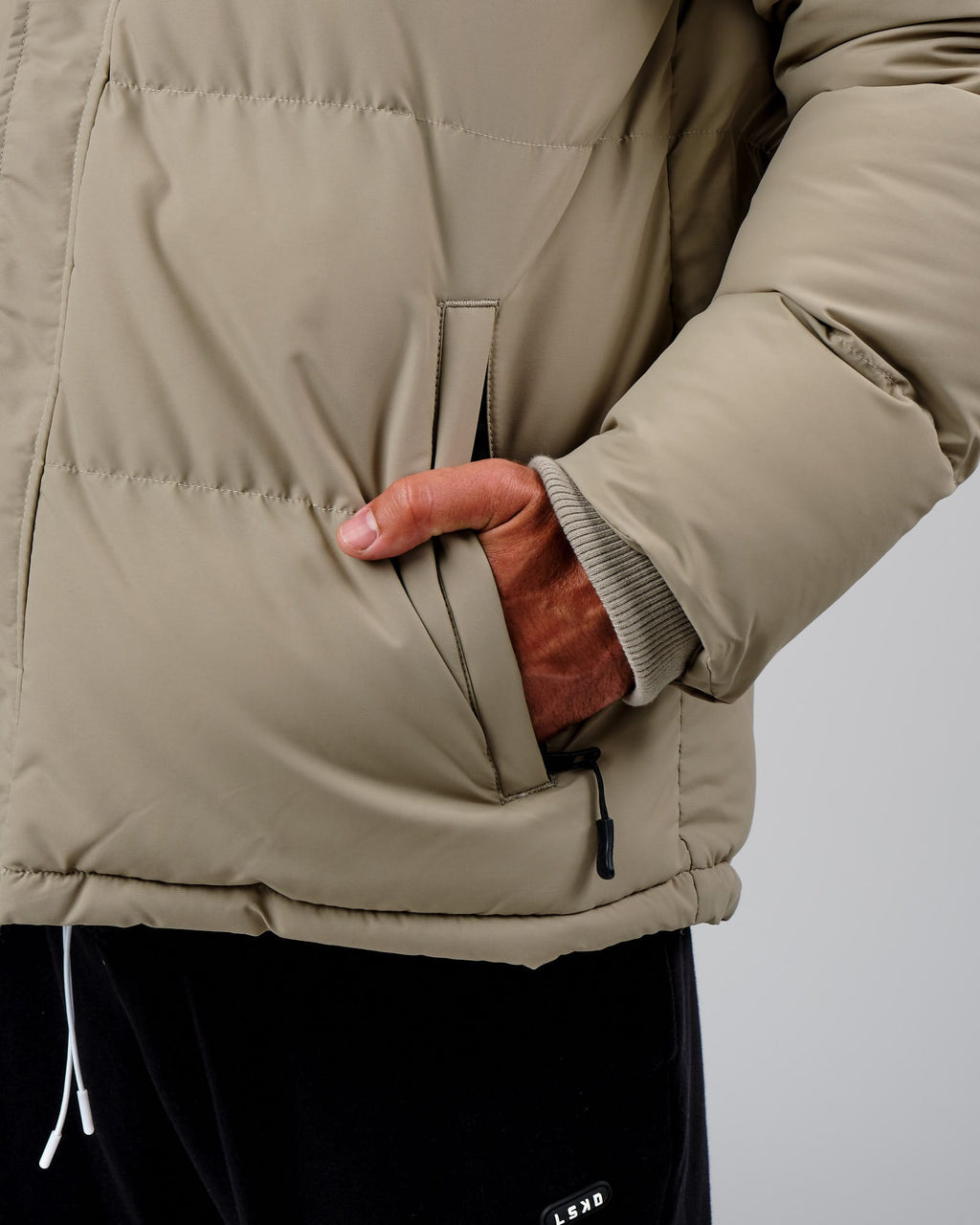 Model wearing Unisex Roasted Puffer Jacket Oversize 22 - Laurel Oak