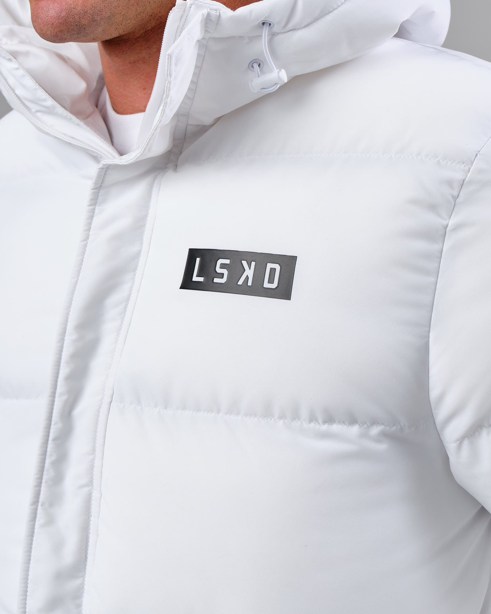 Model wearing Roasted Puffer Jacket Oversize 22 - White