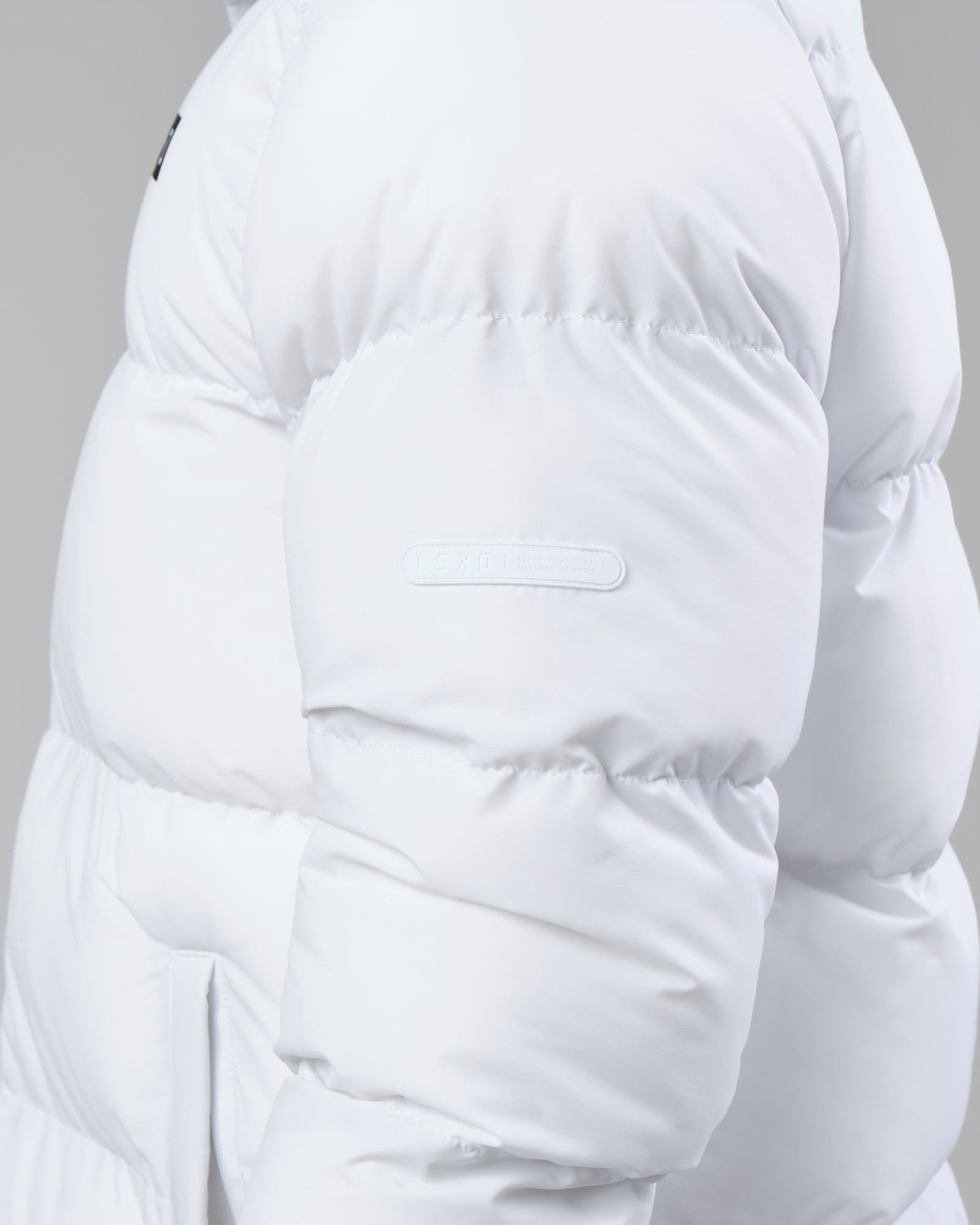 Model wearing Roasted Puffer Jacket Oversize 22 - White