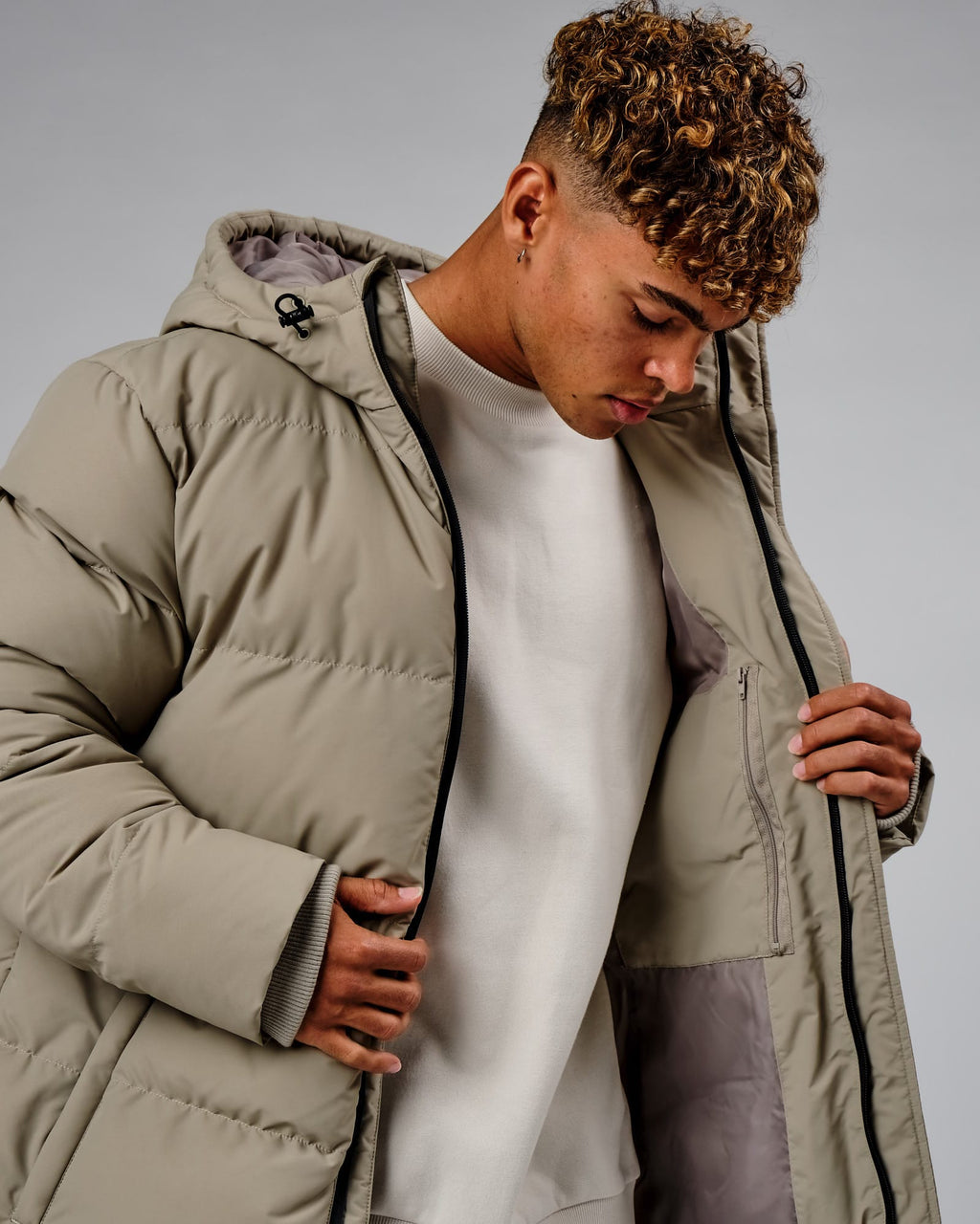 Model wearing Roasted Puffer Jacket Oversize 22 - Laurel Oak