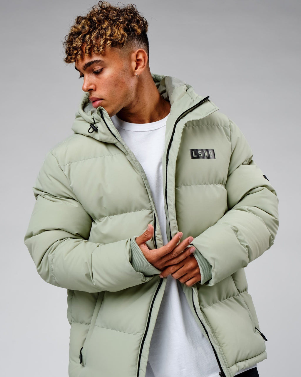 Model wearing Roasted Puffer Jacket Oversize 22 - Desert Sage