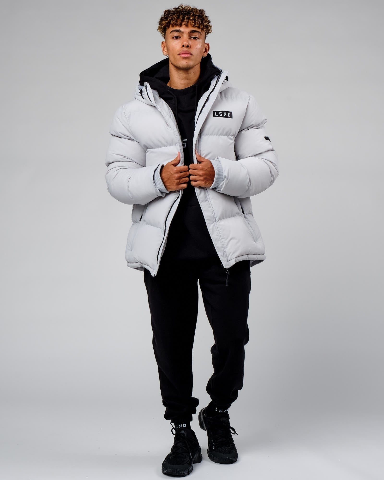 Model wearing Roasted Puffer Jacket Oversize 22 - Cloud