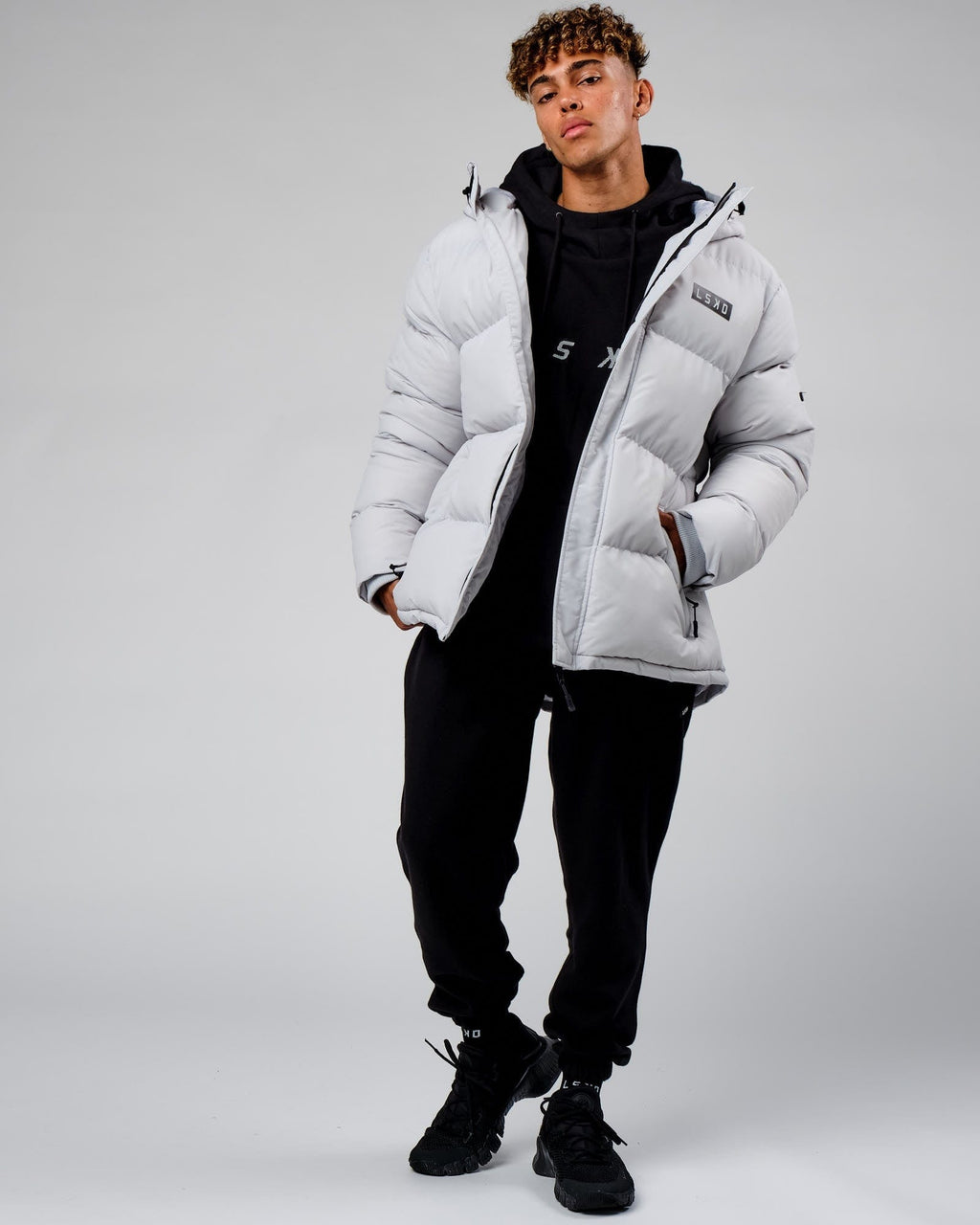 Model wearing Roasted Puffer Jacket Oversize 22 - Cloud