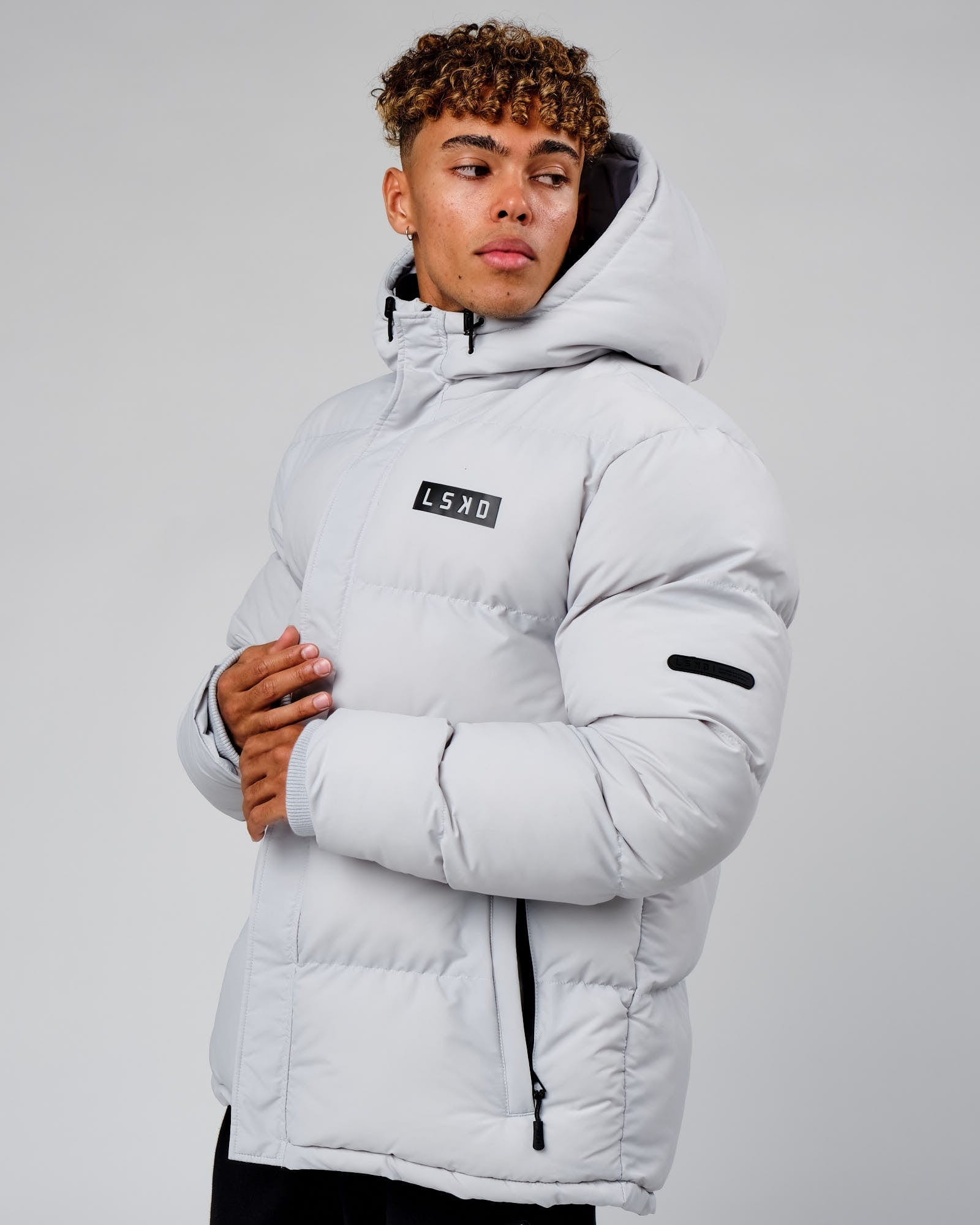 Model wearing Roasted Puffer Jacket Oversize 22 - Cloud