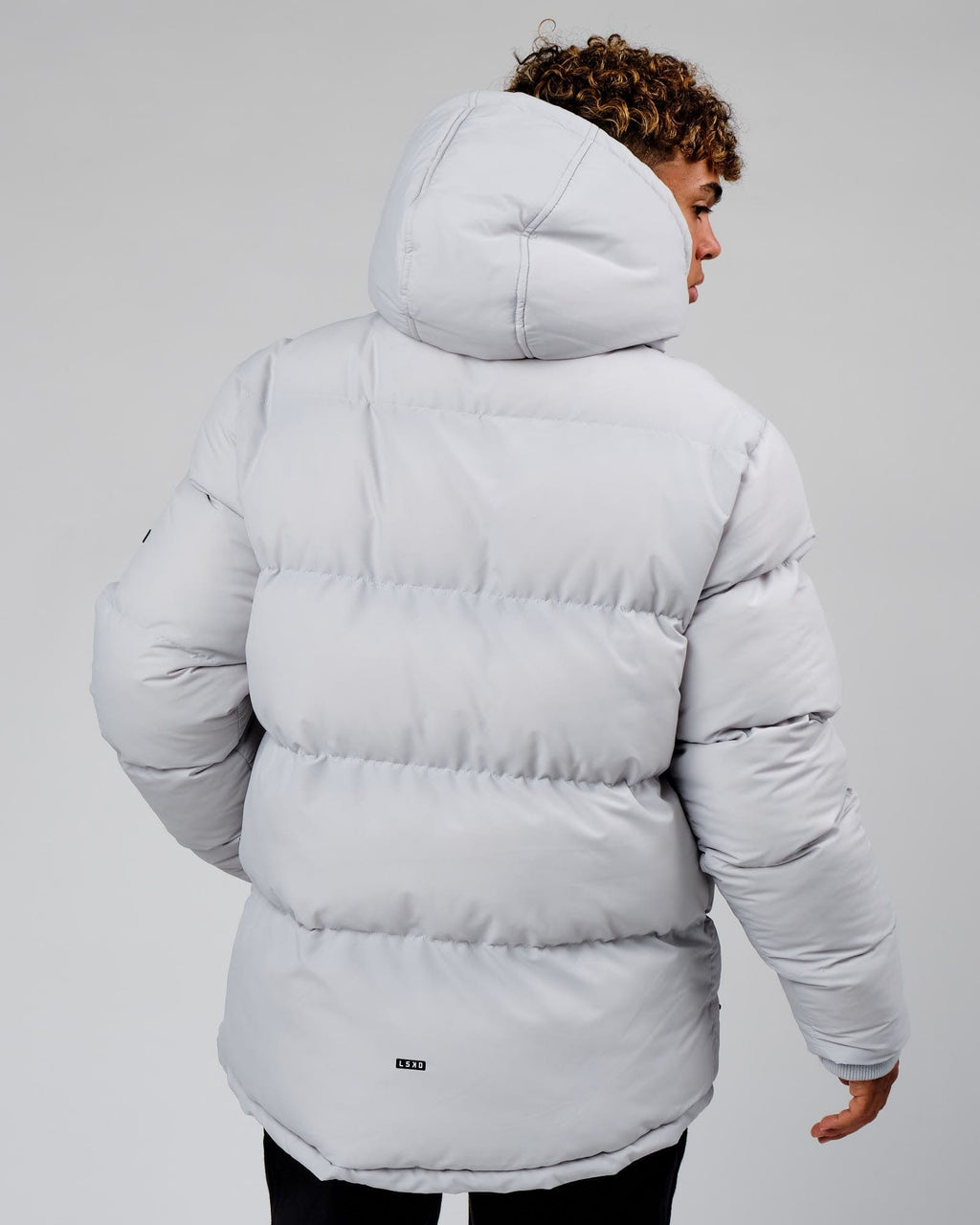 Model wearing Roasted Puffer Jacket Oversize 22 - Cloud
