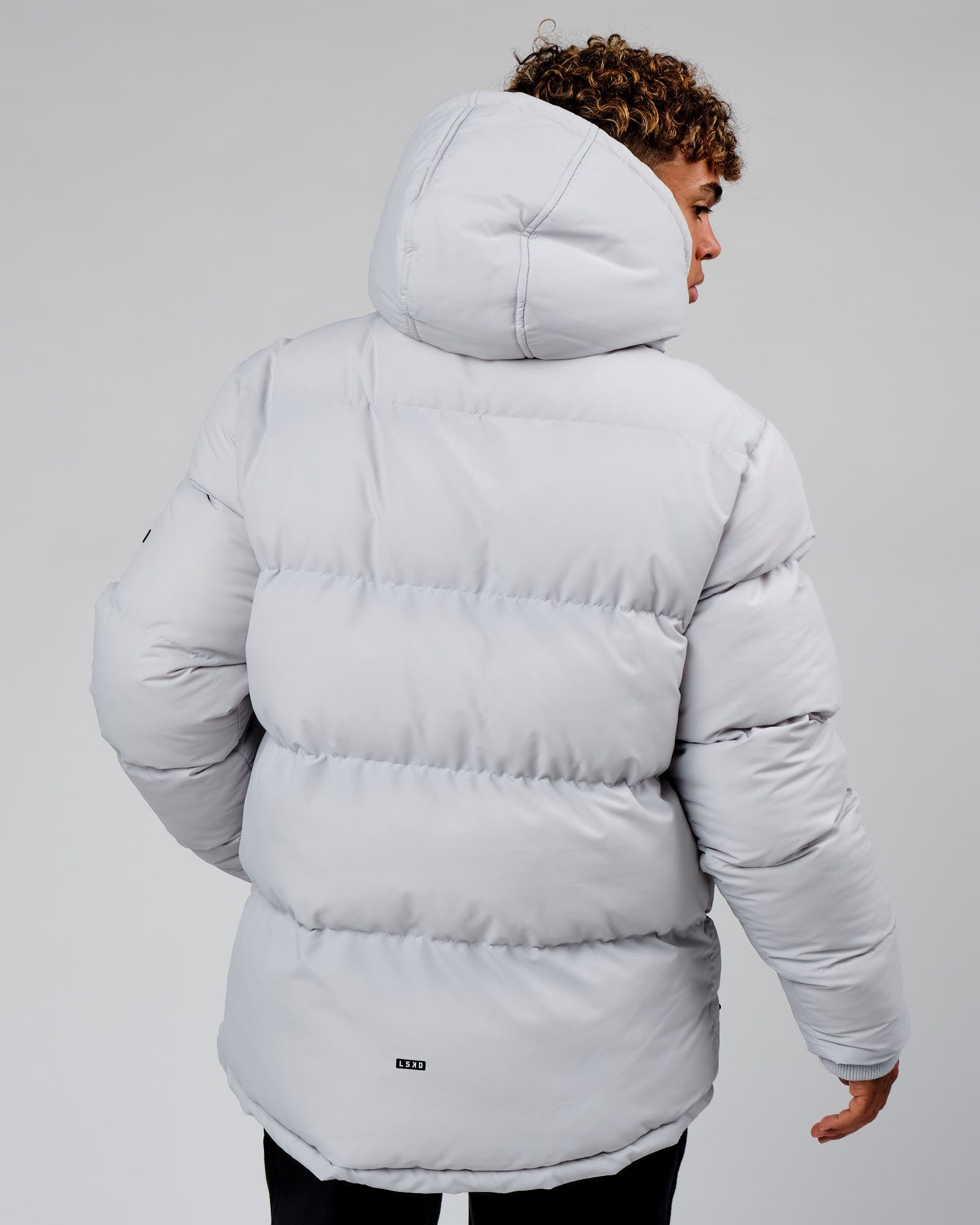 Model wearing Roasted Puffer Jacket Oversize 22 - Cloud