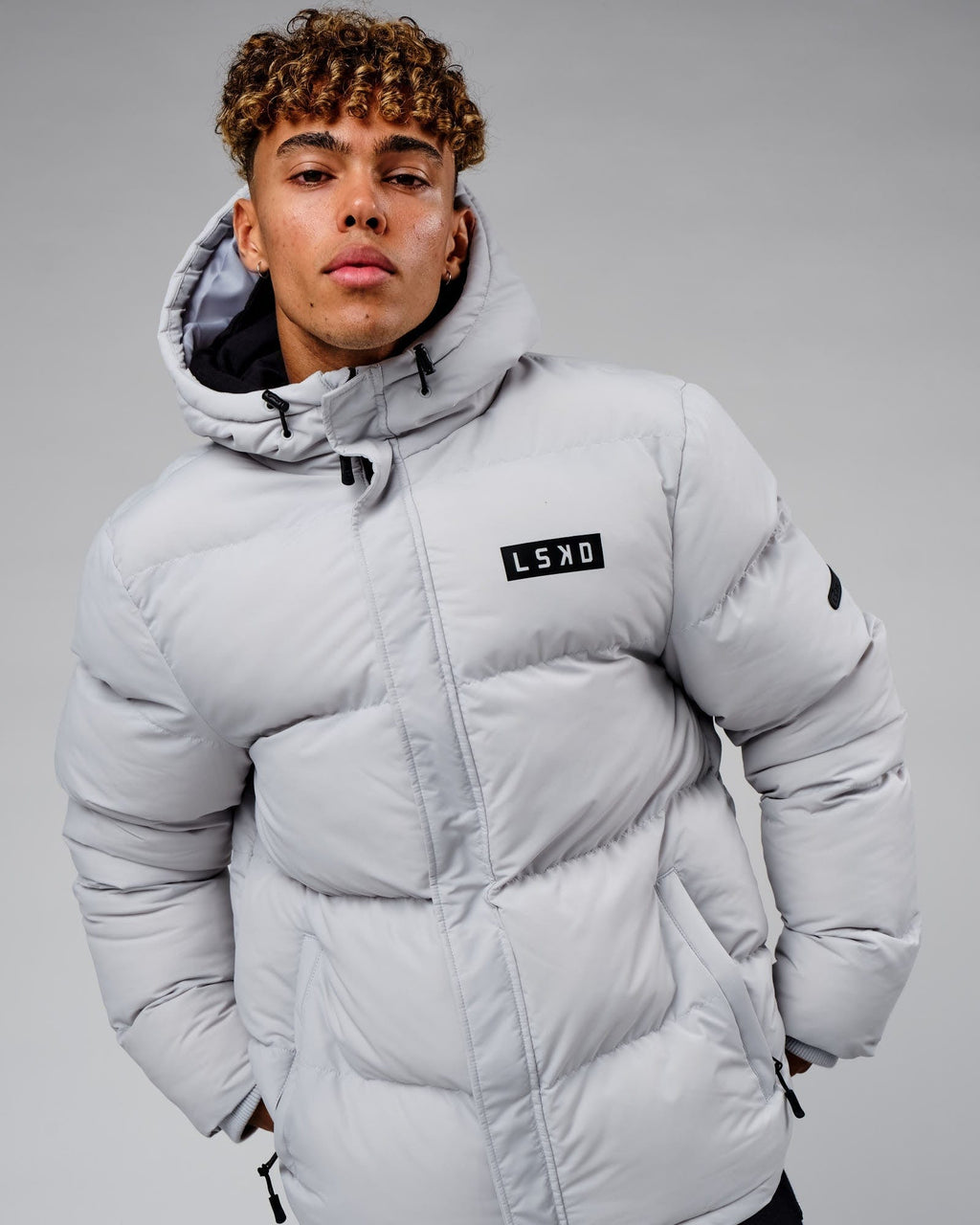 Model wearing Roasted Puffer Jacket Oversize 22 - Cloud