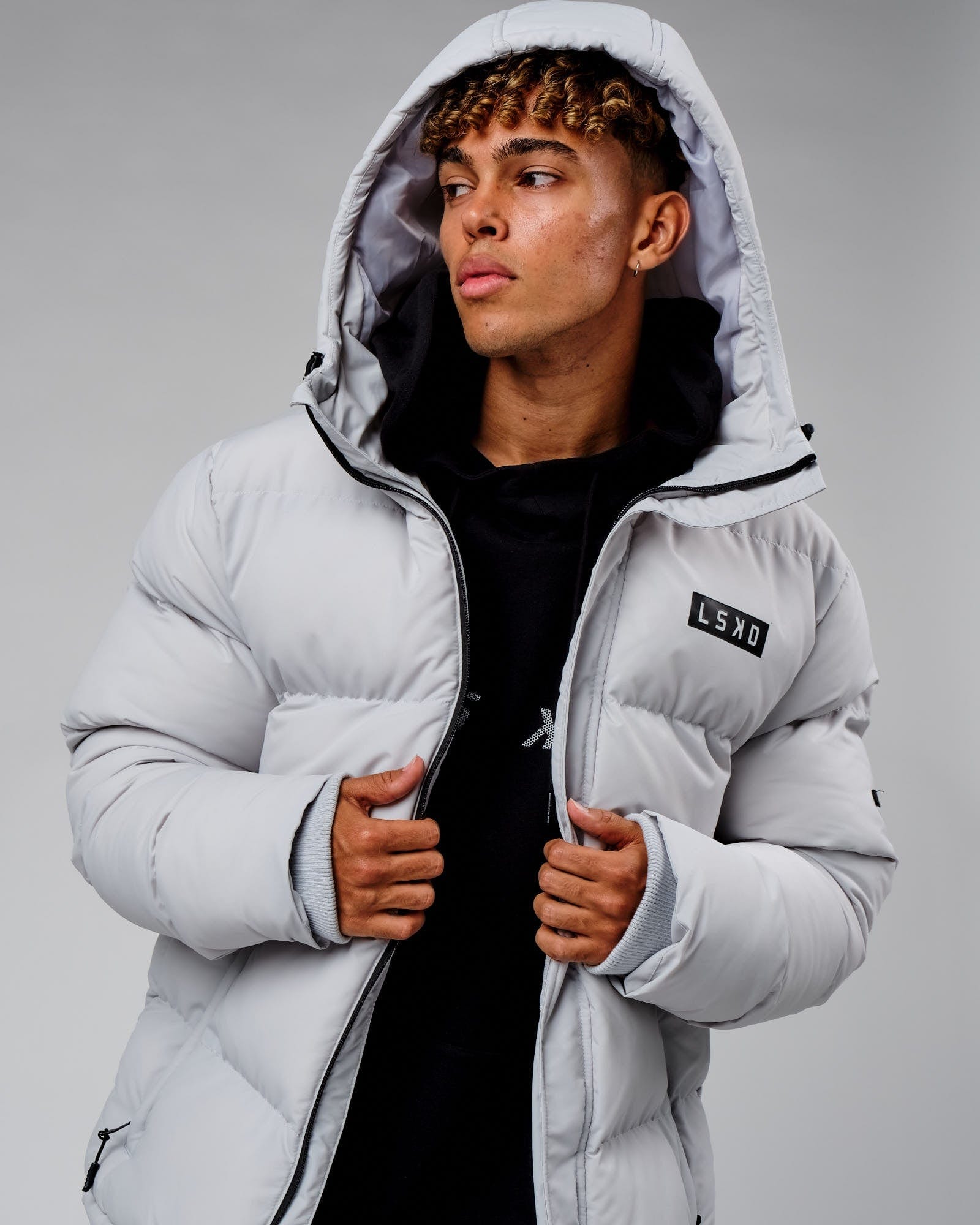 Model wearing Roasted Puffer Jacket Oversize 22 - Cloud