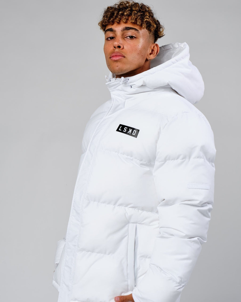 Model wearing Roasted Puffer Jacket Oversize 22 - White