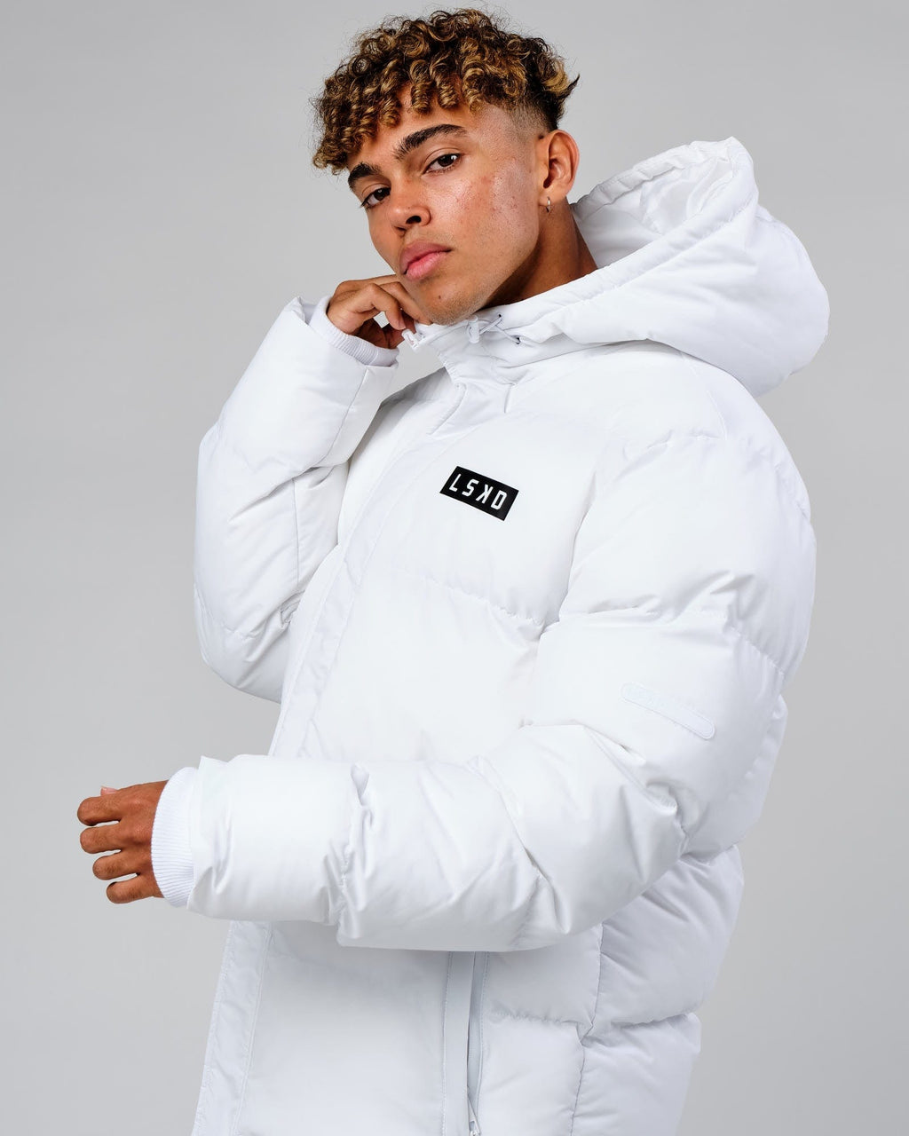 Model wearing Roasted Puffer Jacket Oversize 22 - White