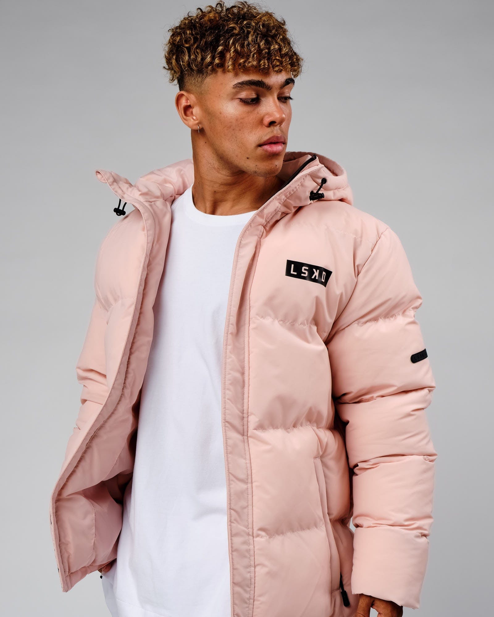 Model wearing Roasted Puffer Jacket Oversize 22 - Peach Whip
