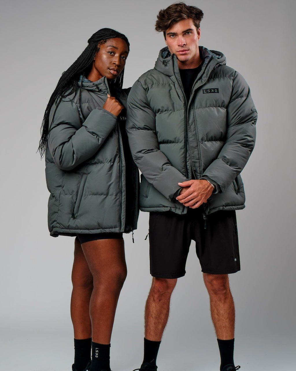 Model wearing Unisex Roasted Puffer Jacket Oversize 22 - Carbon Green