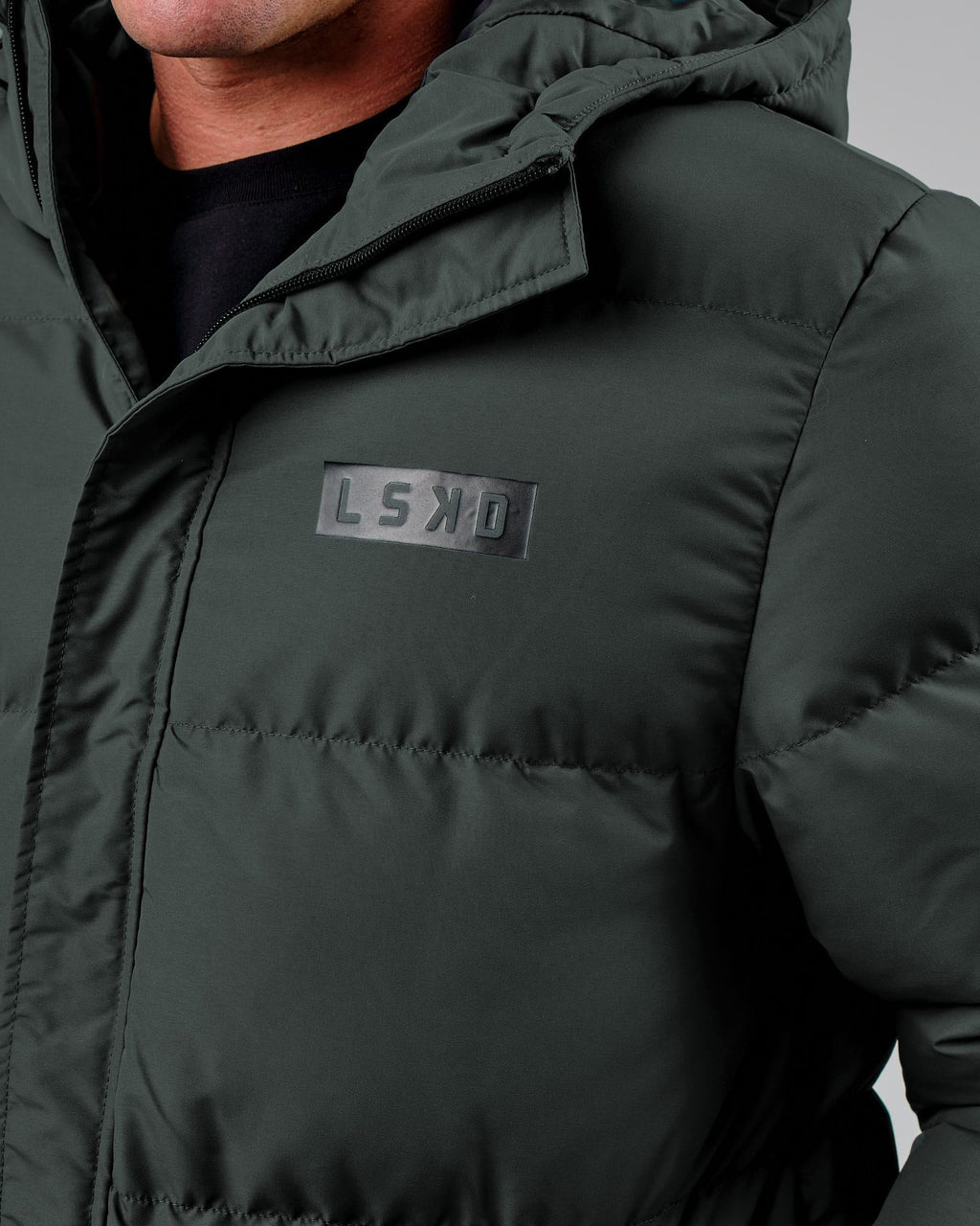 Model wearing Roasted Puffer Jacket Oversize 22 - Carbon Green