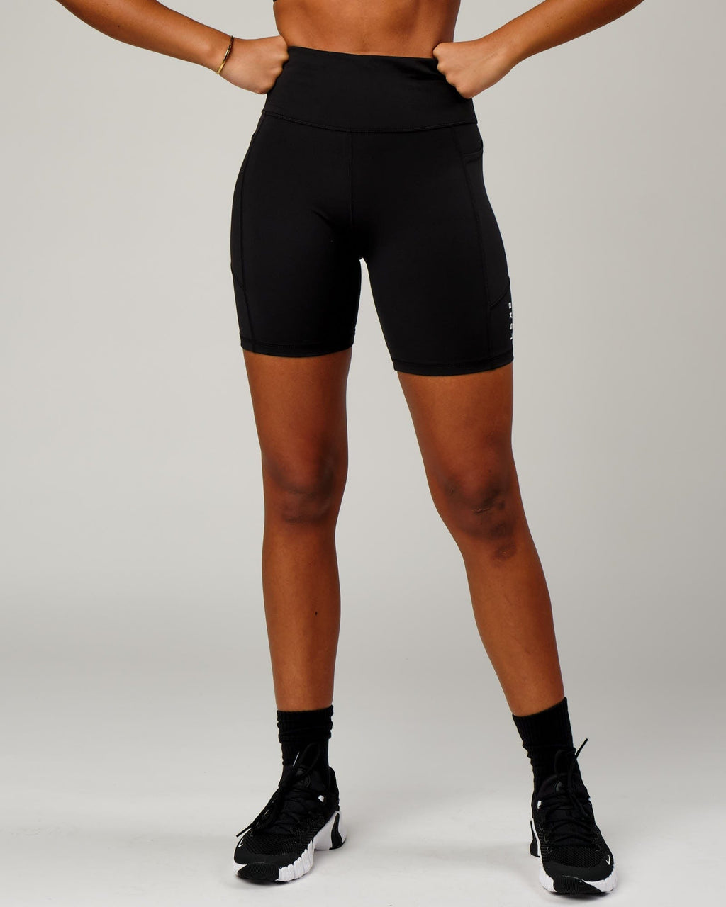 Model wearing Rep Mid Short Tight Small Logo - Black