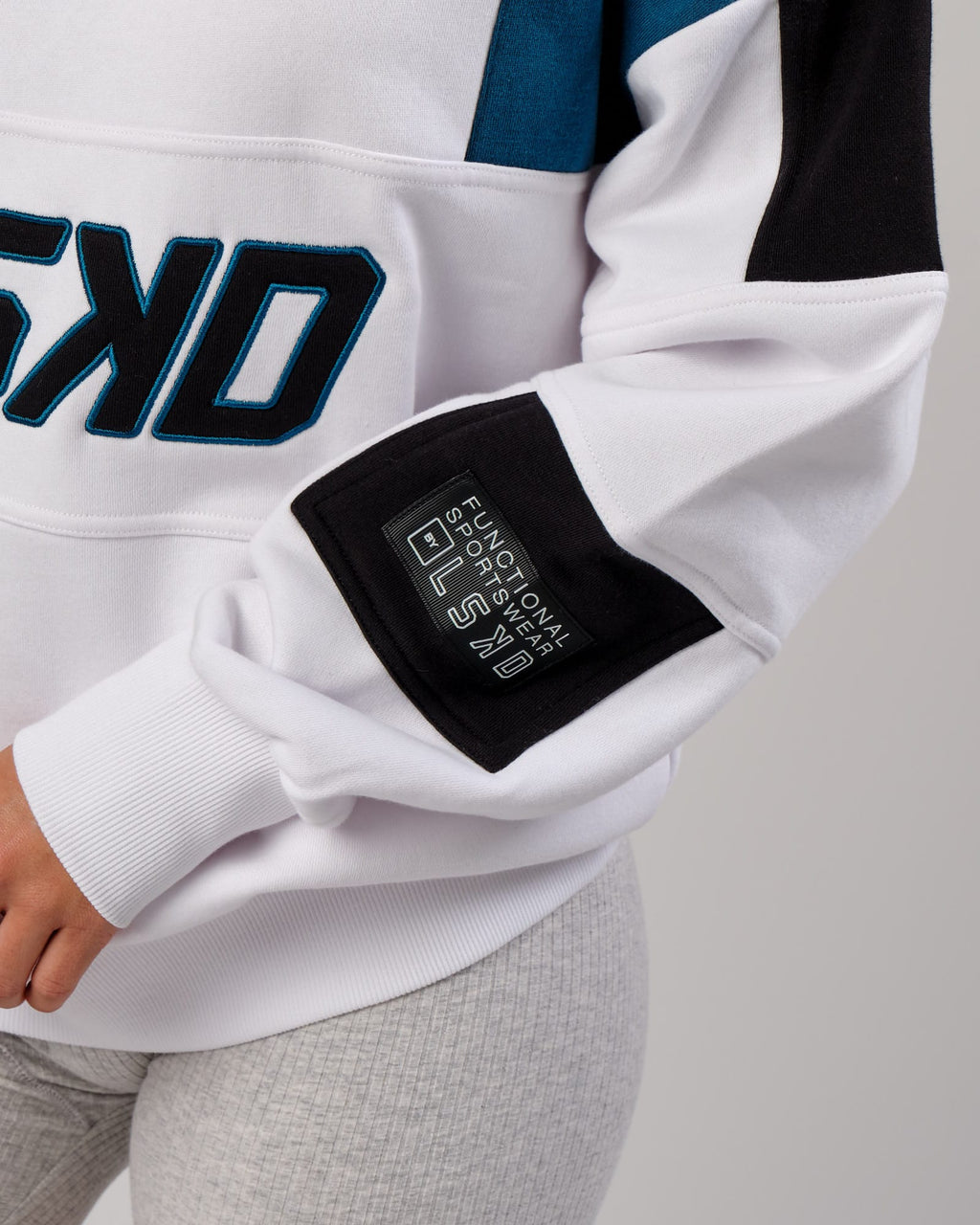 Model wearing Unisex Slam Sweater Oversize - White-Atlantic