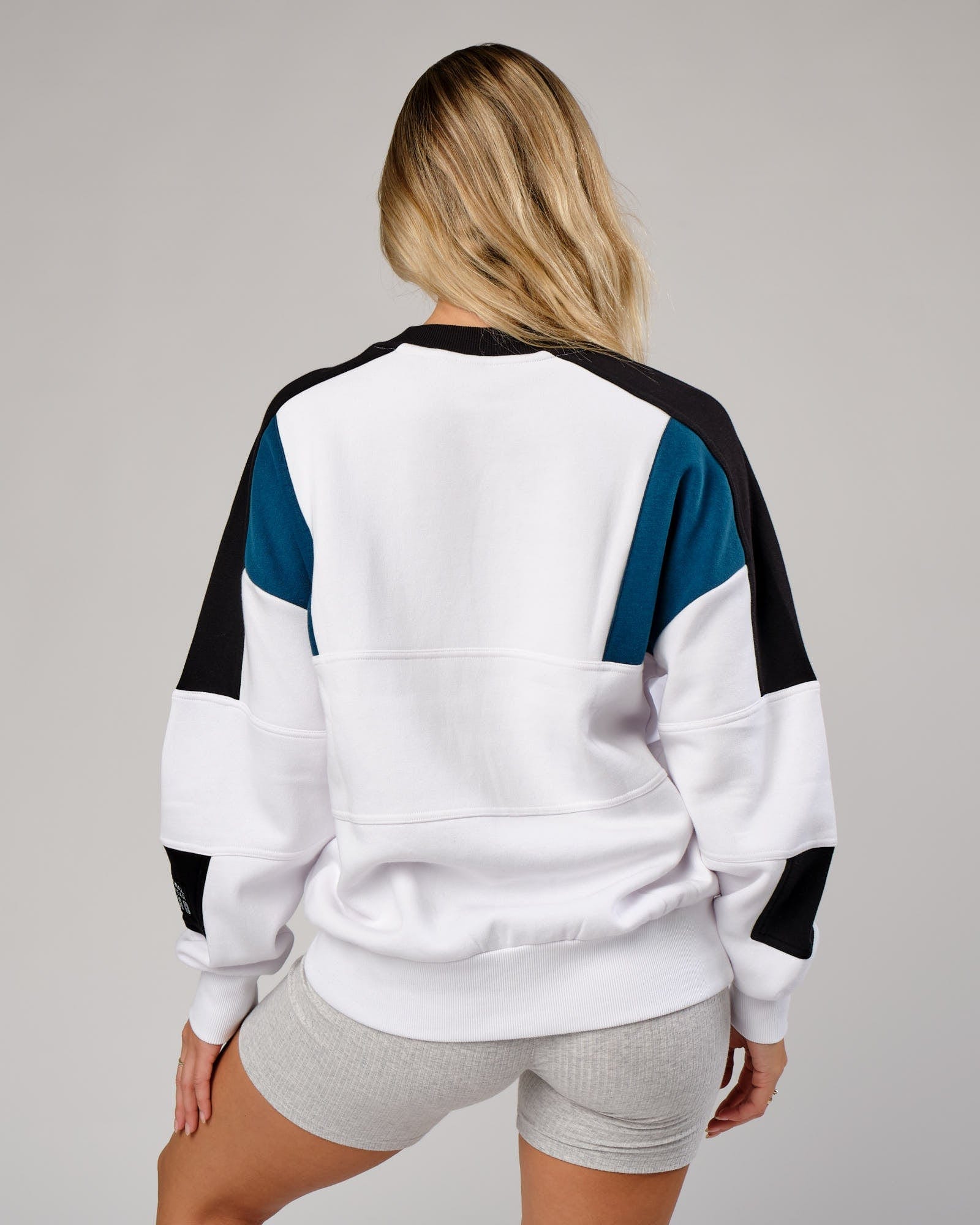 Model wearing Unisex Slam Sweater Oversize - White-Atlantic