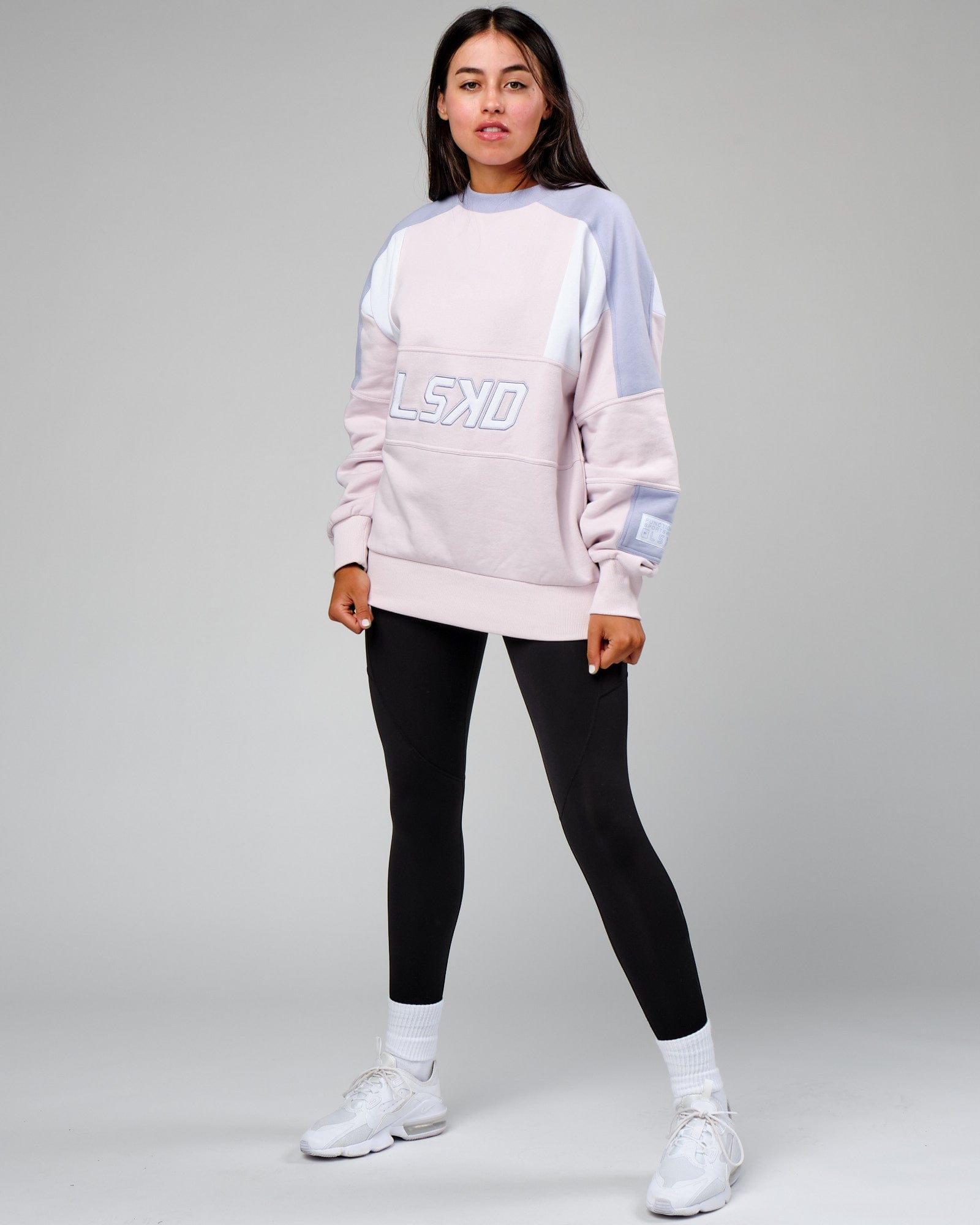 Model wearing Unisex Slam Sweater Oversize - Orchid Ice