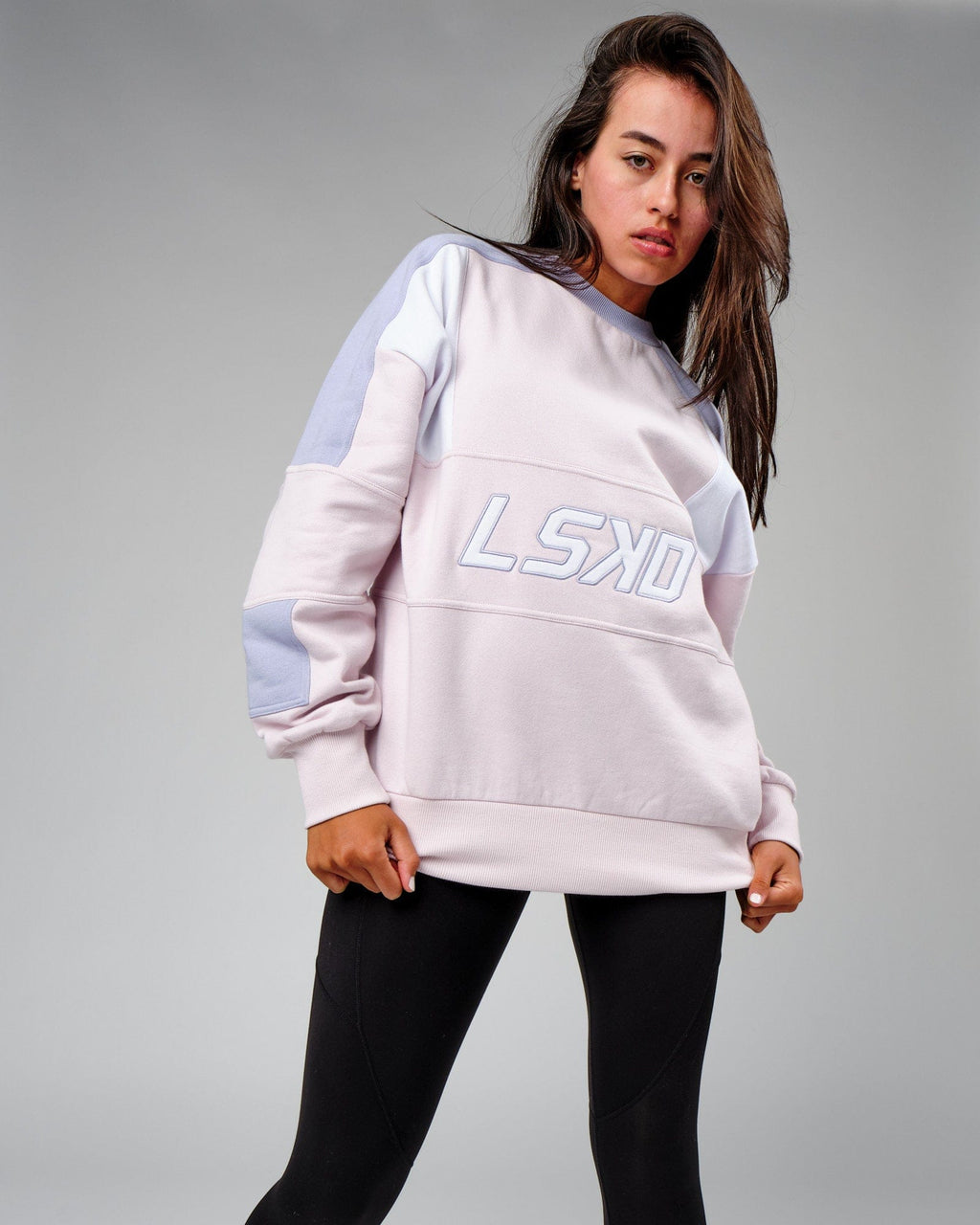 Model wearing Unisex Slam Sweater Oversize - Orchid Ice