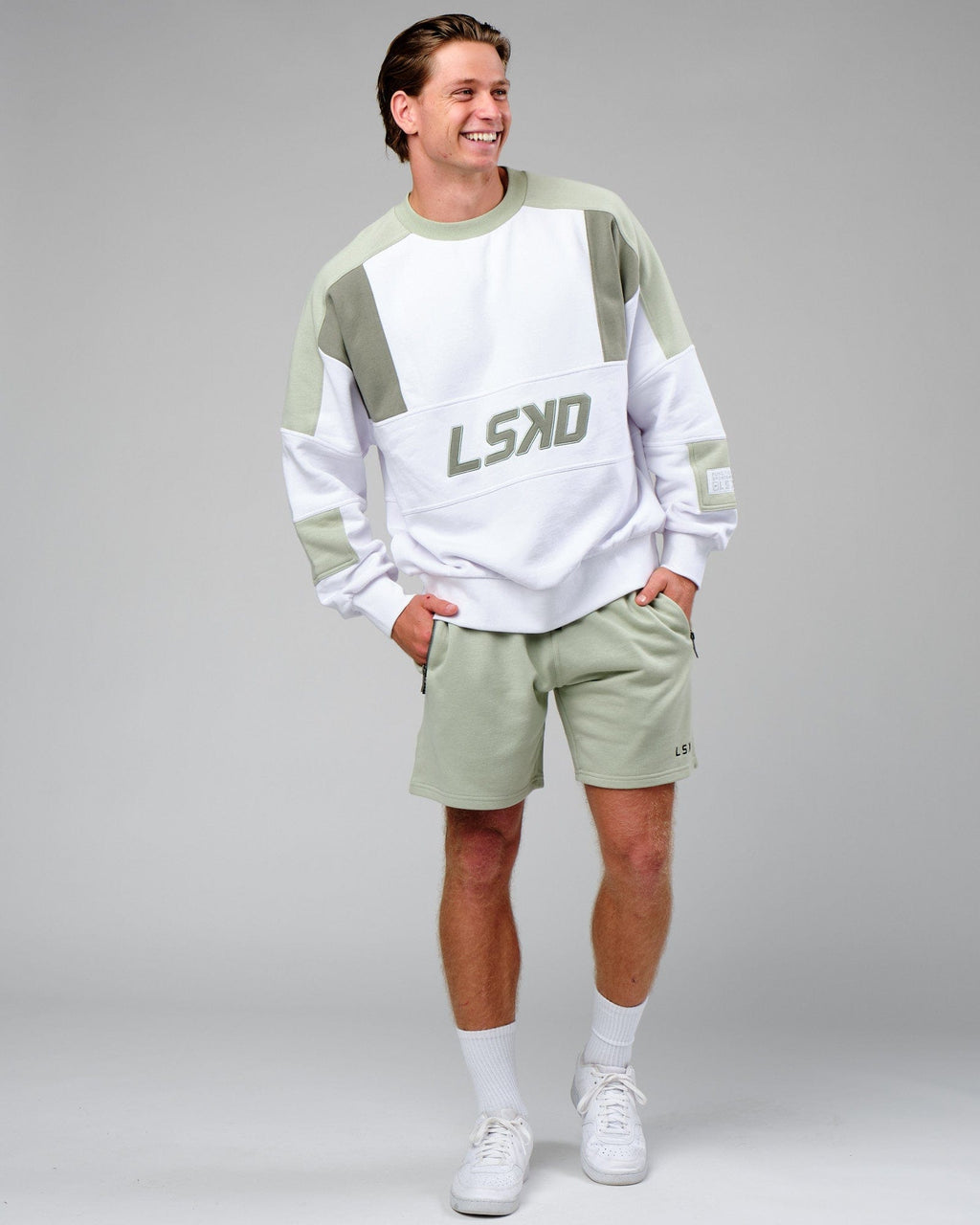 Model wearing Slam Sweater Oversize - White-Desert Sage