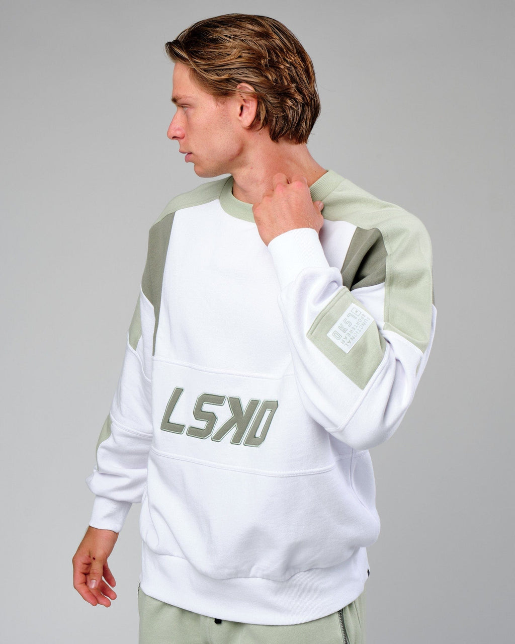 Model wearing Slam Sweater Oversize - White-Desert Sage