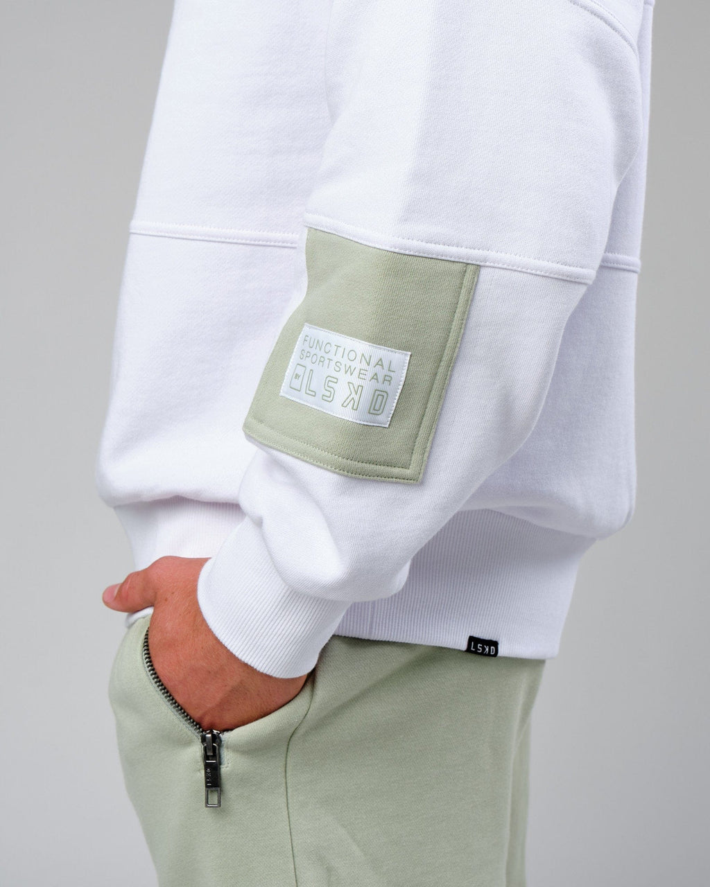 Model wearing Slam Sweater Oversize - White-Desert Sage